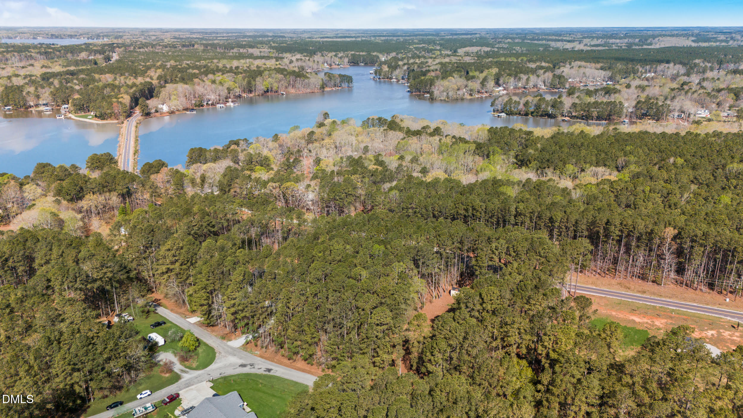 Lo84 Twin Oaks Lane