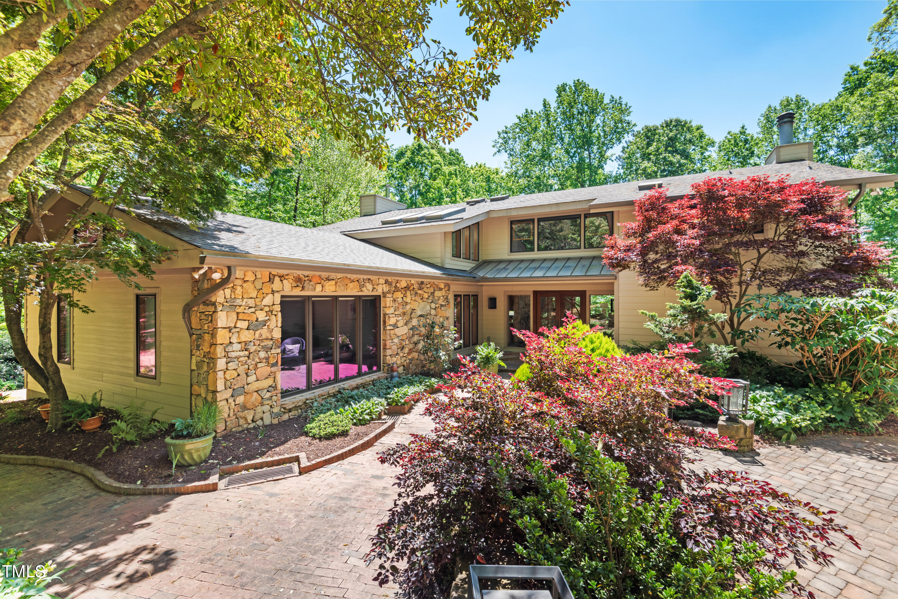 643 Brookview Drive