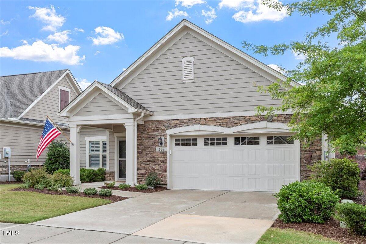 228 Ellisview Drive