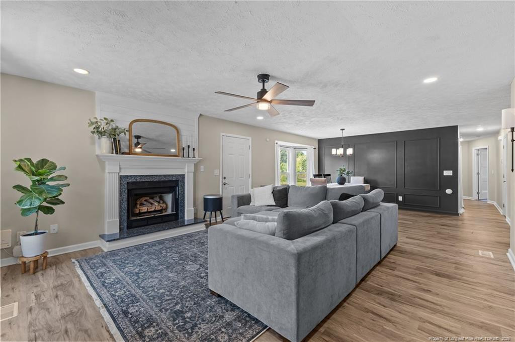 6873 Kingsgate Drive