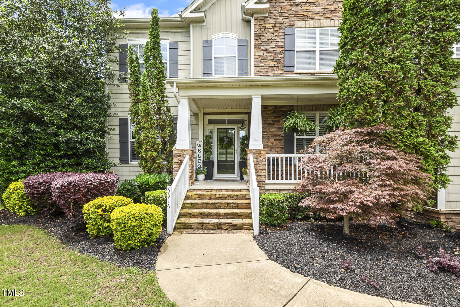 5516 Colonial Oaks Drive