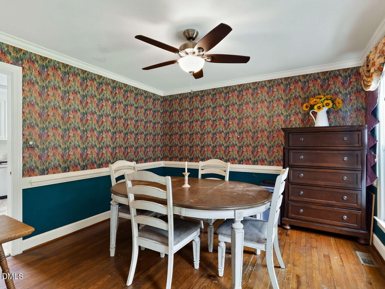 1707 Centre Street W