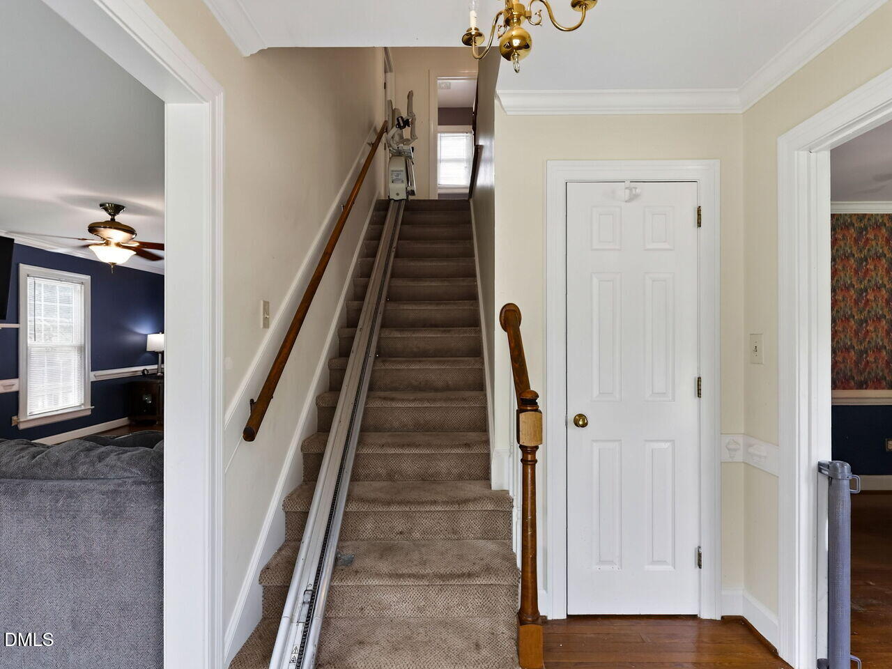 1707 Centre Street W