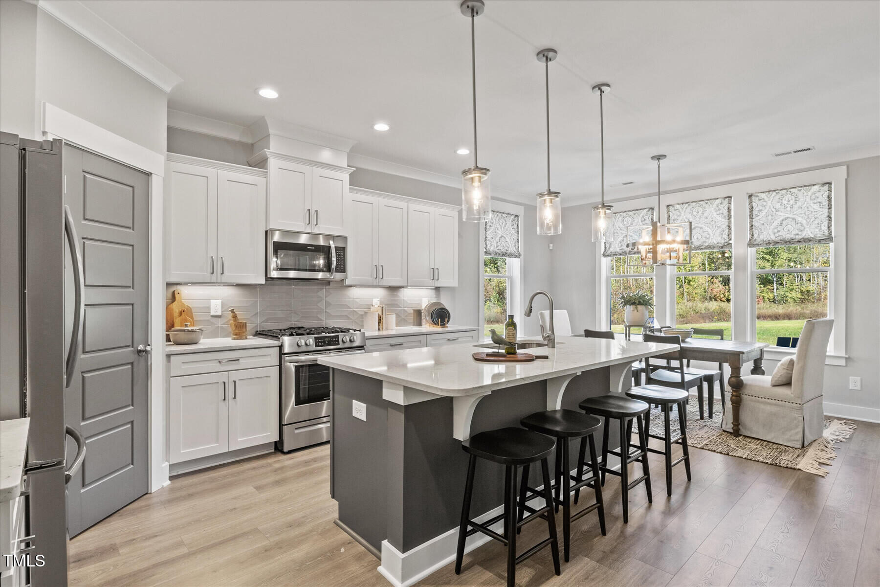 23 W Victoria Ridge Drive 33