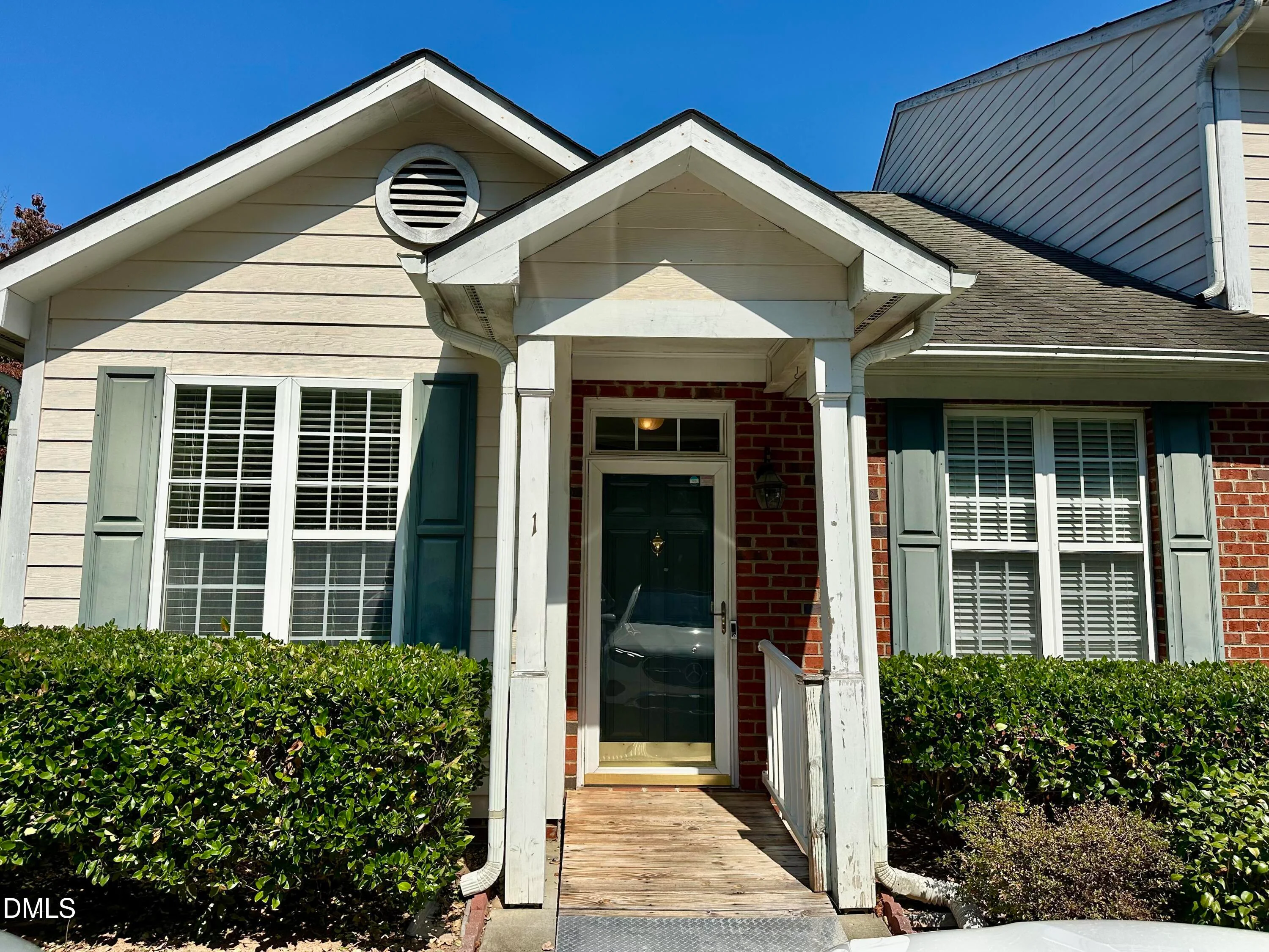 1 Signet Drive