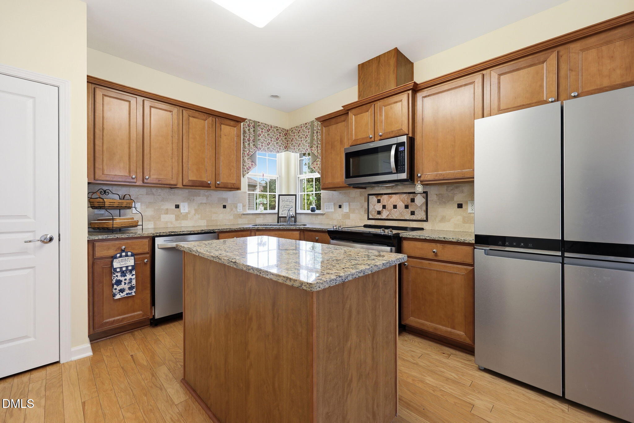537 Tomkins Loop