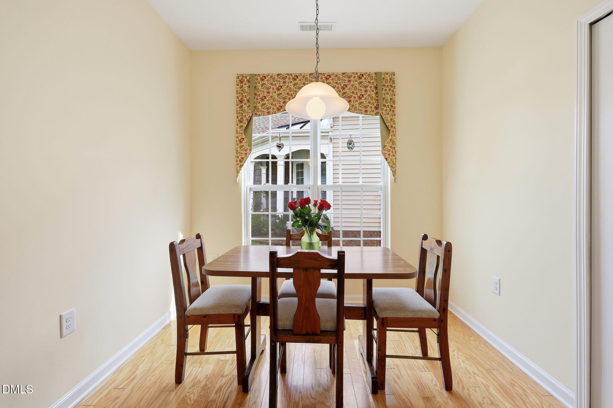 537 Tomkins Loop