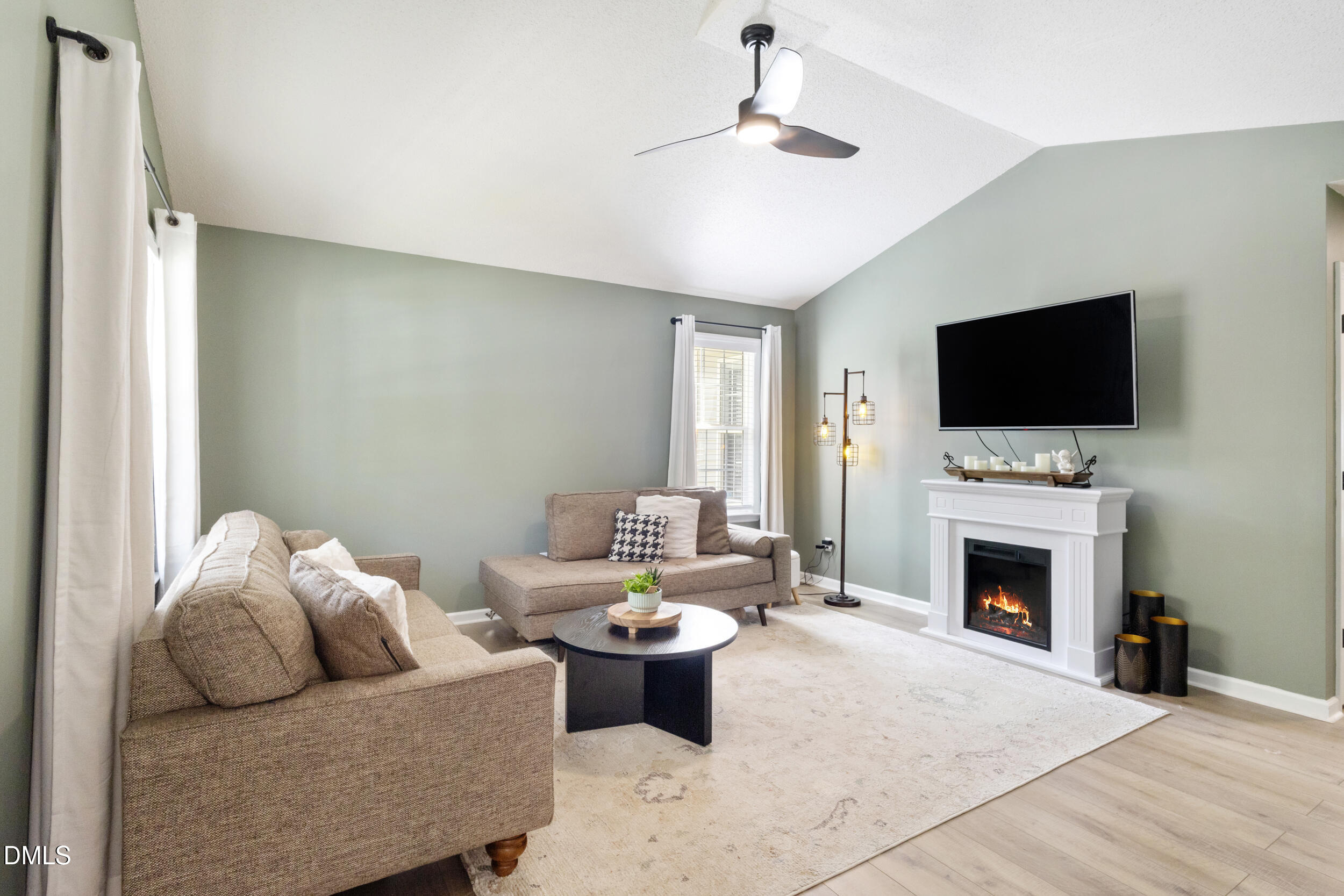 1212 Woodbriar Street