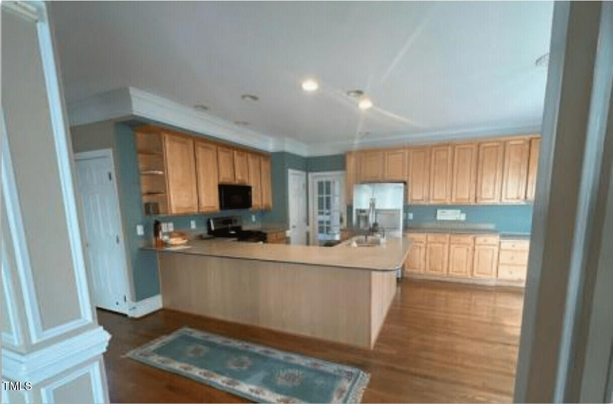 208 E Jules Verne Way
