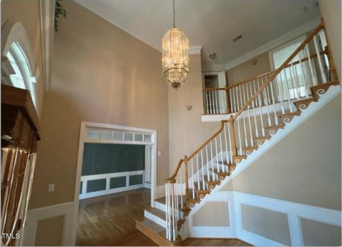 208 E Jules Verne Way