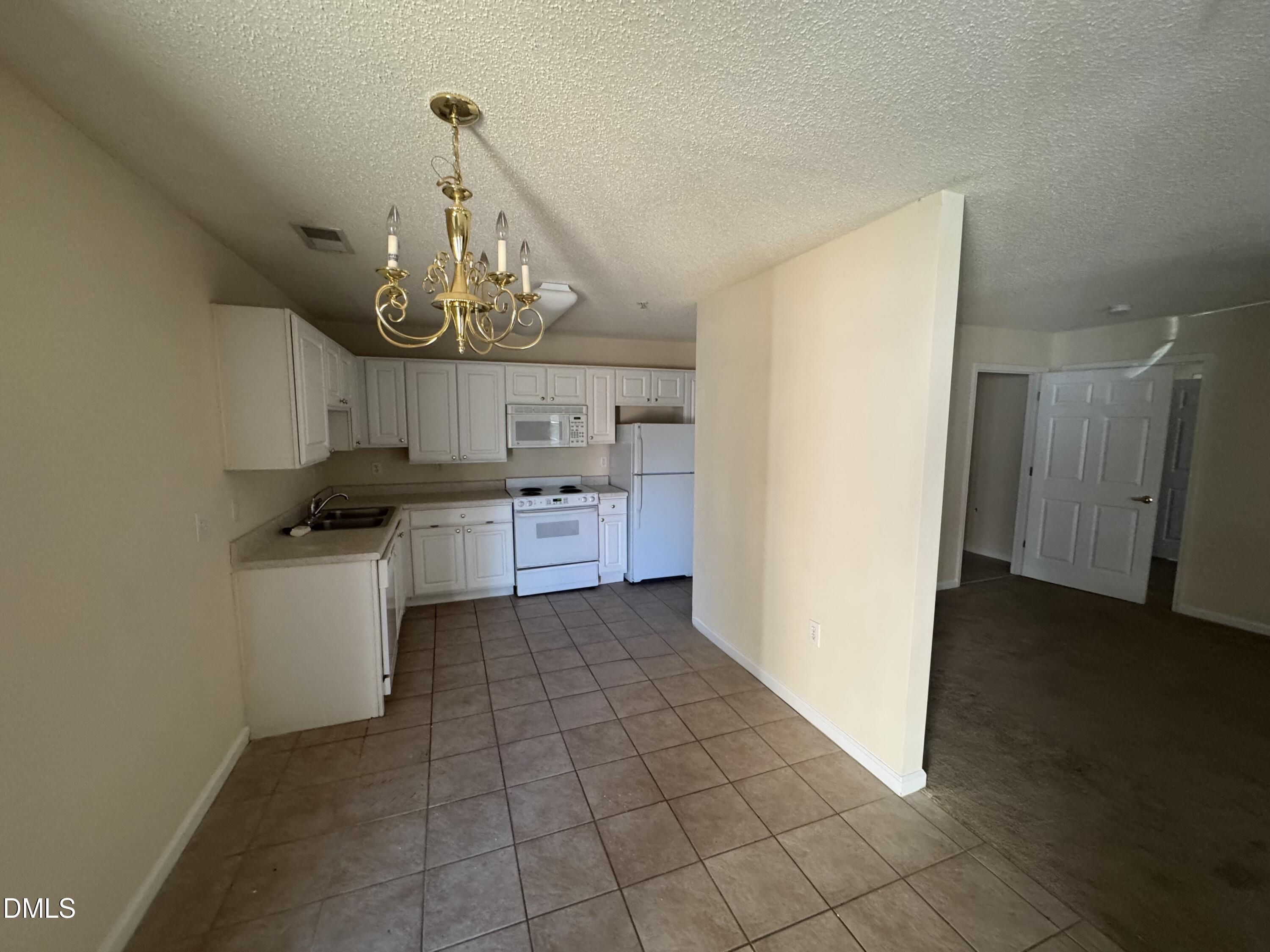 2511 Huntscroft Lane 101