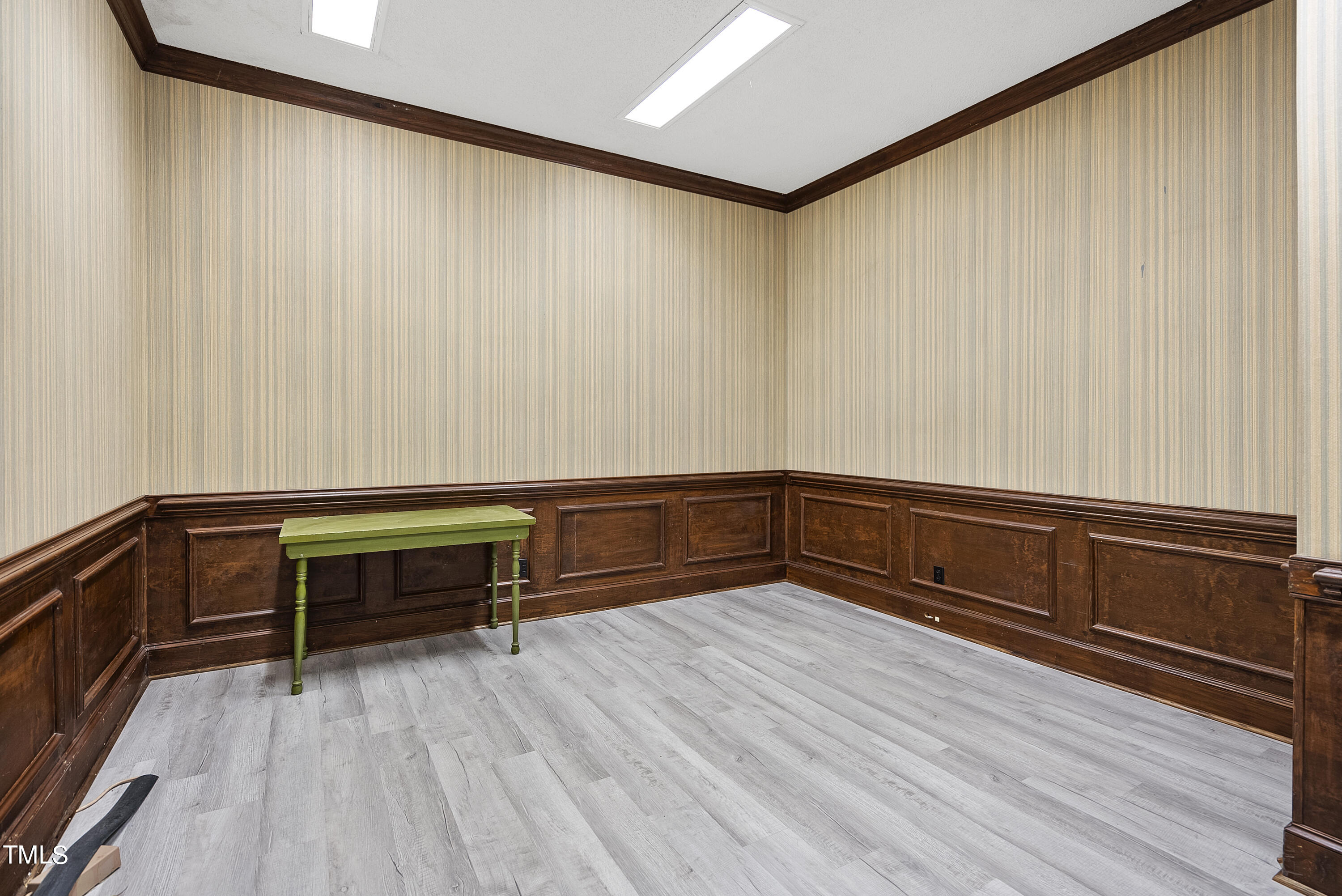 219 E Johnston Street 2nd & 3rd Floor