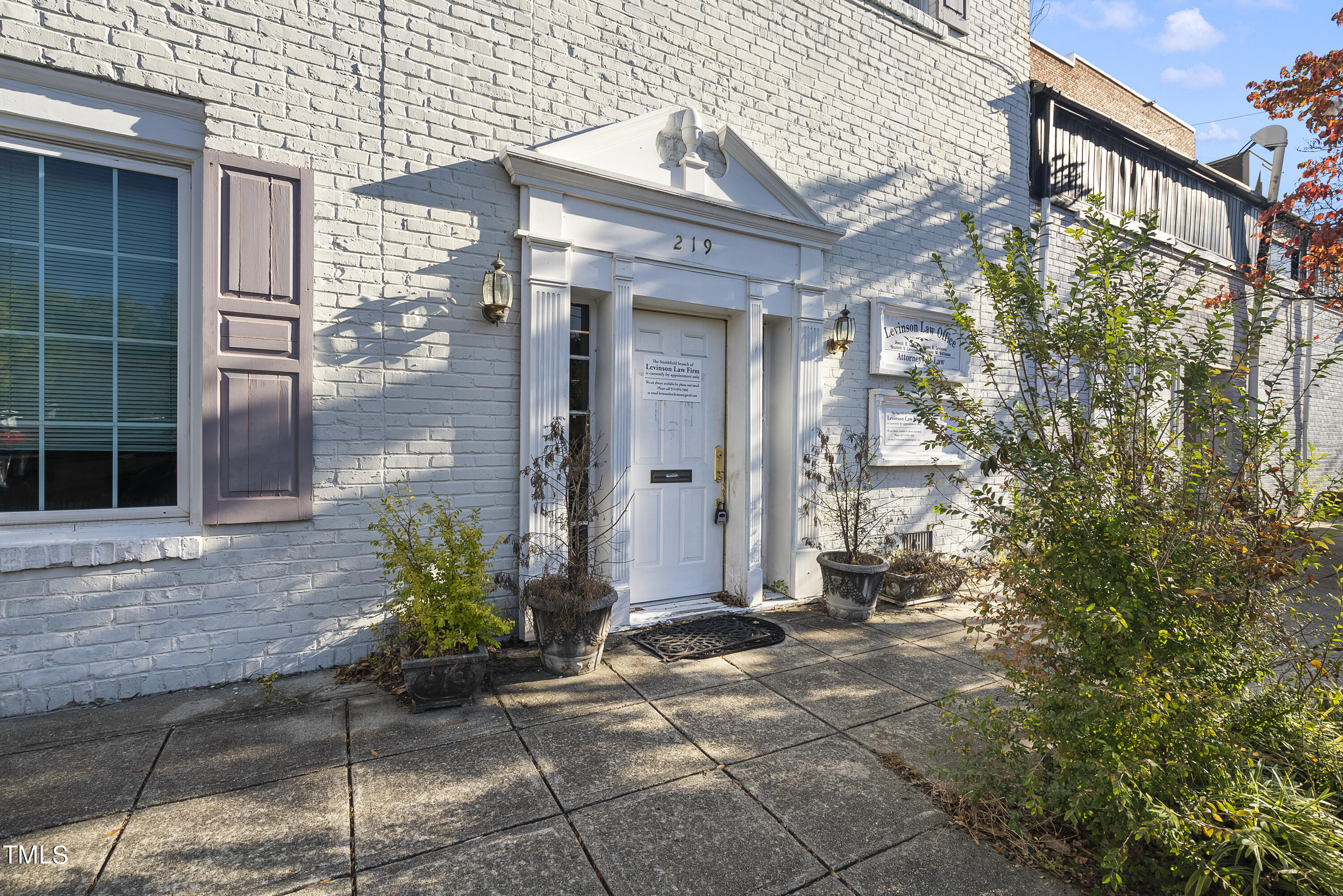219 E Johnston Street 2nd & 3rd Floor