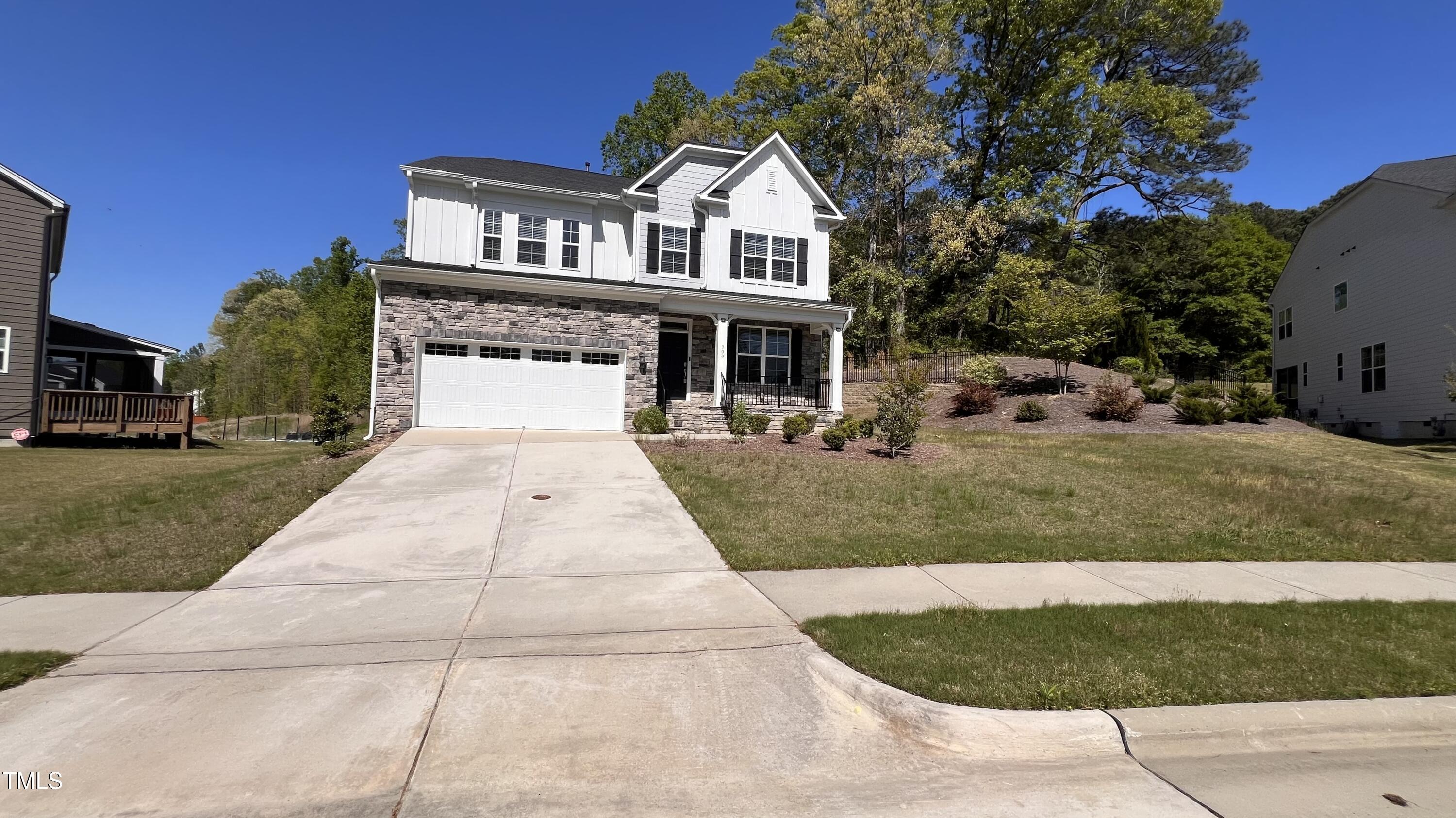 705 Blue Pointe Path