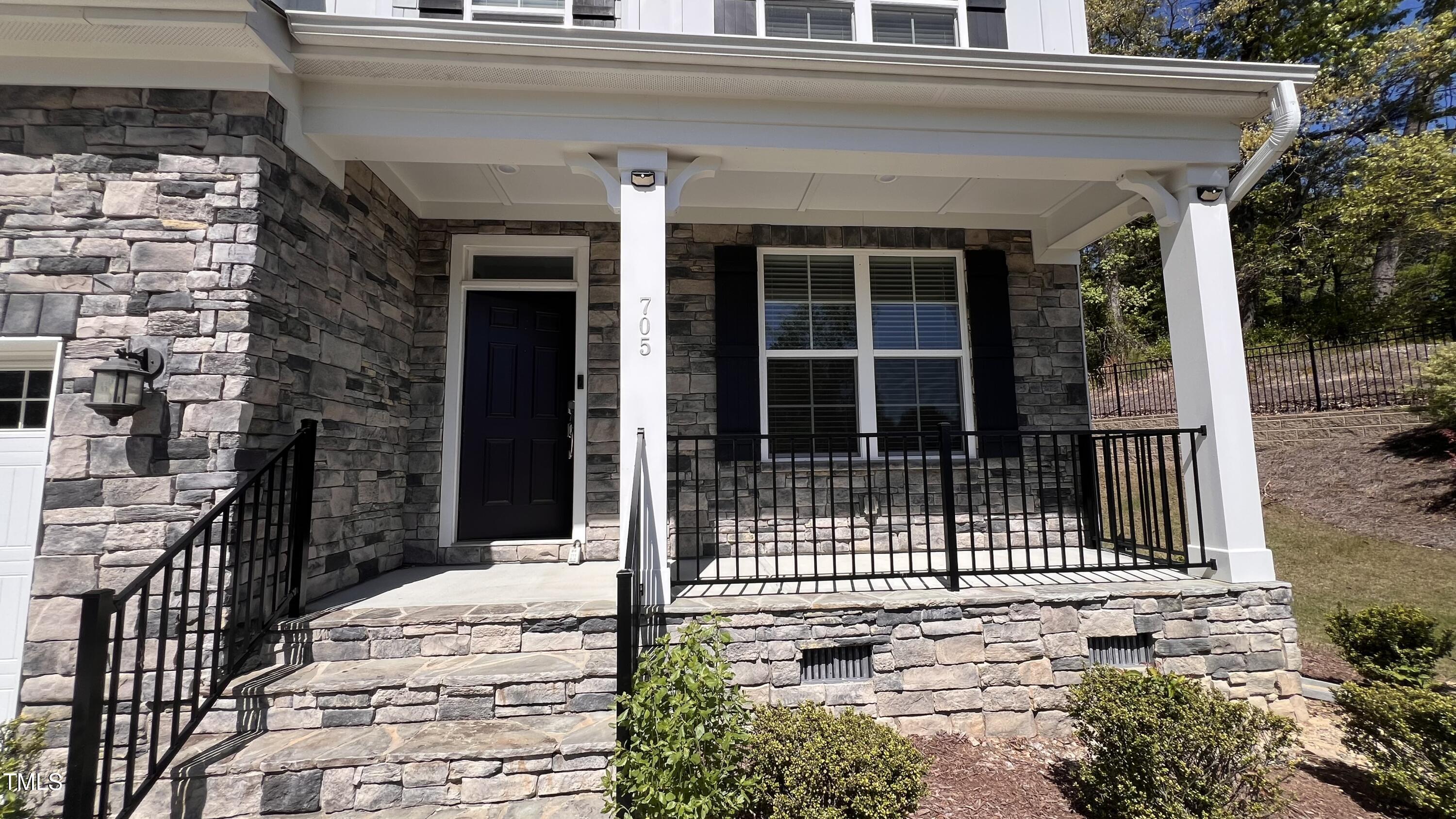 705 Blue Pointe Path