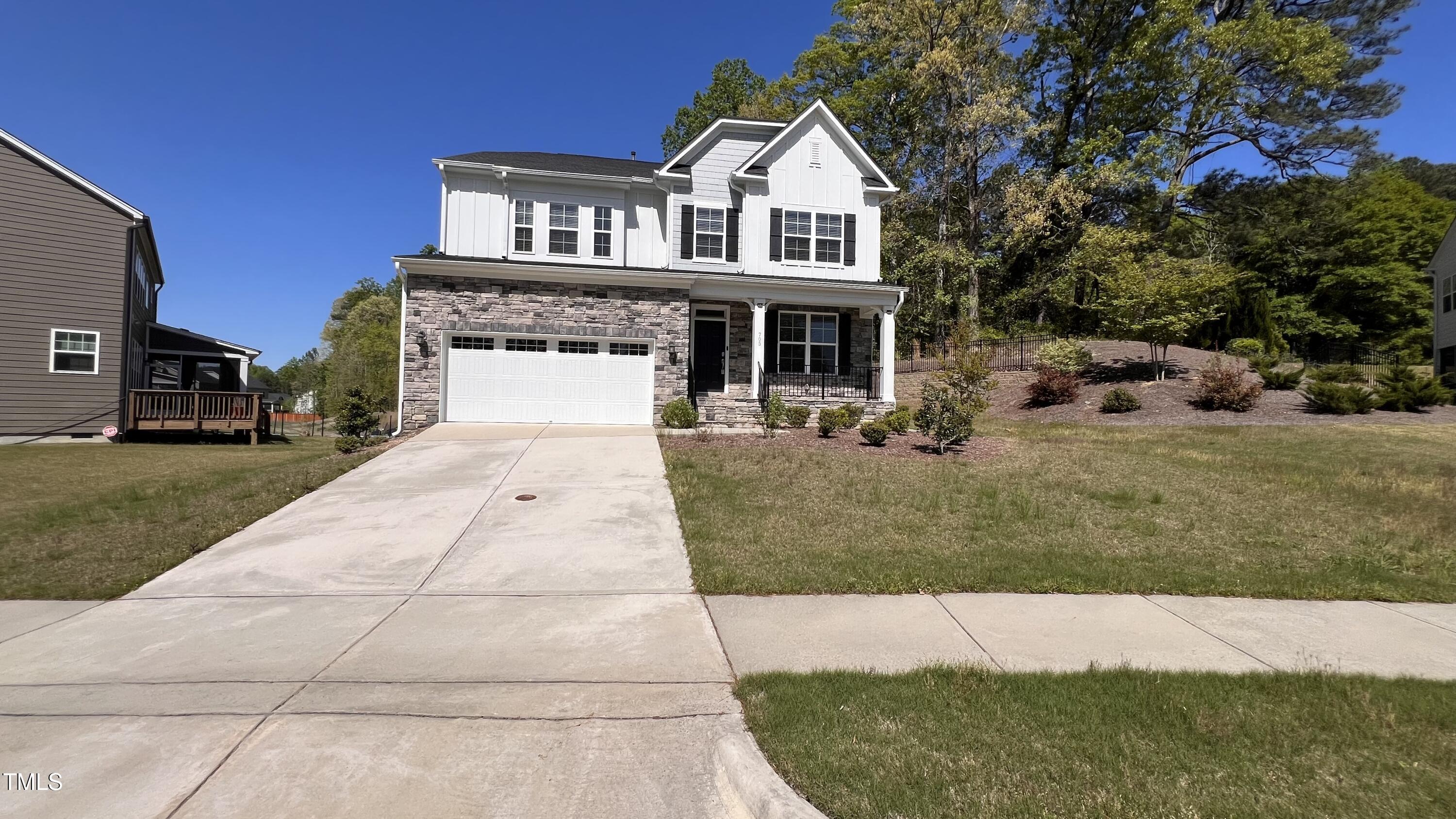 705 Blue Pointe Path