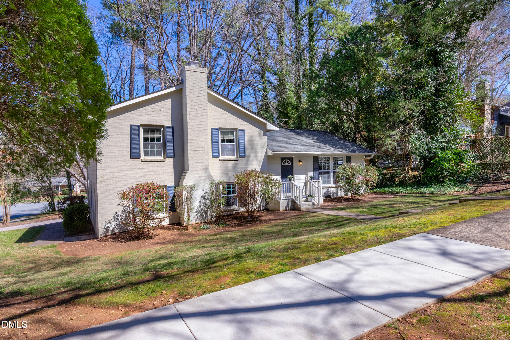 516 Northclift Drive