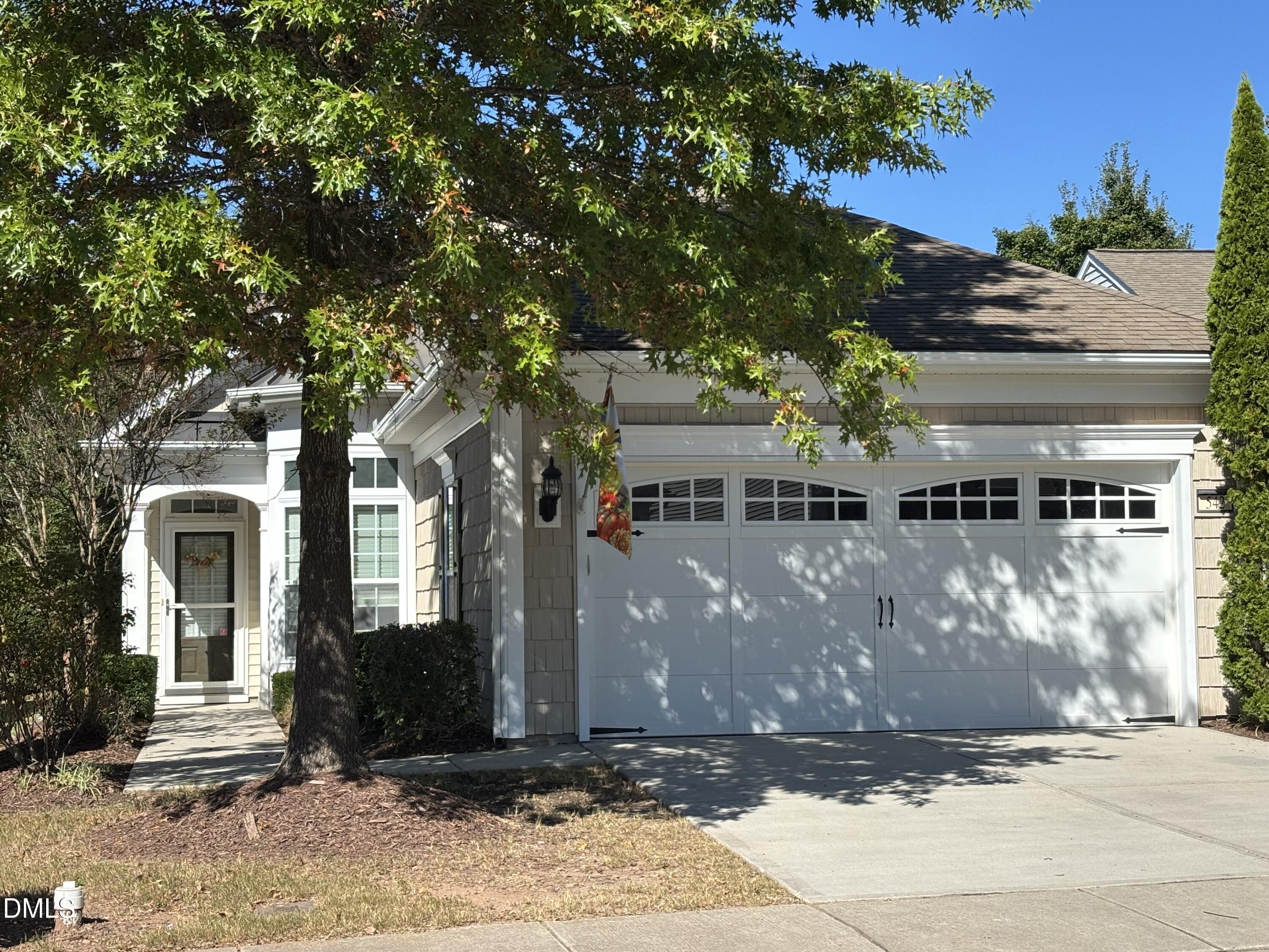 542 Tomkins Loop