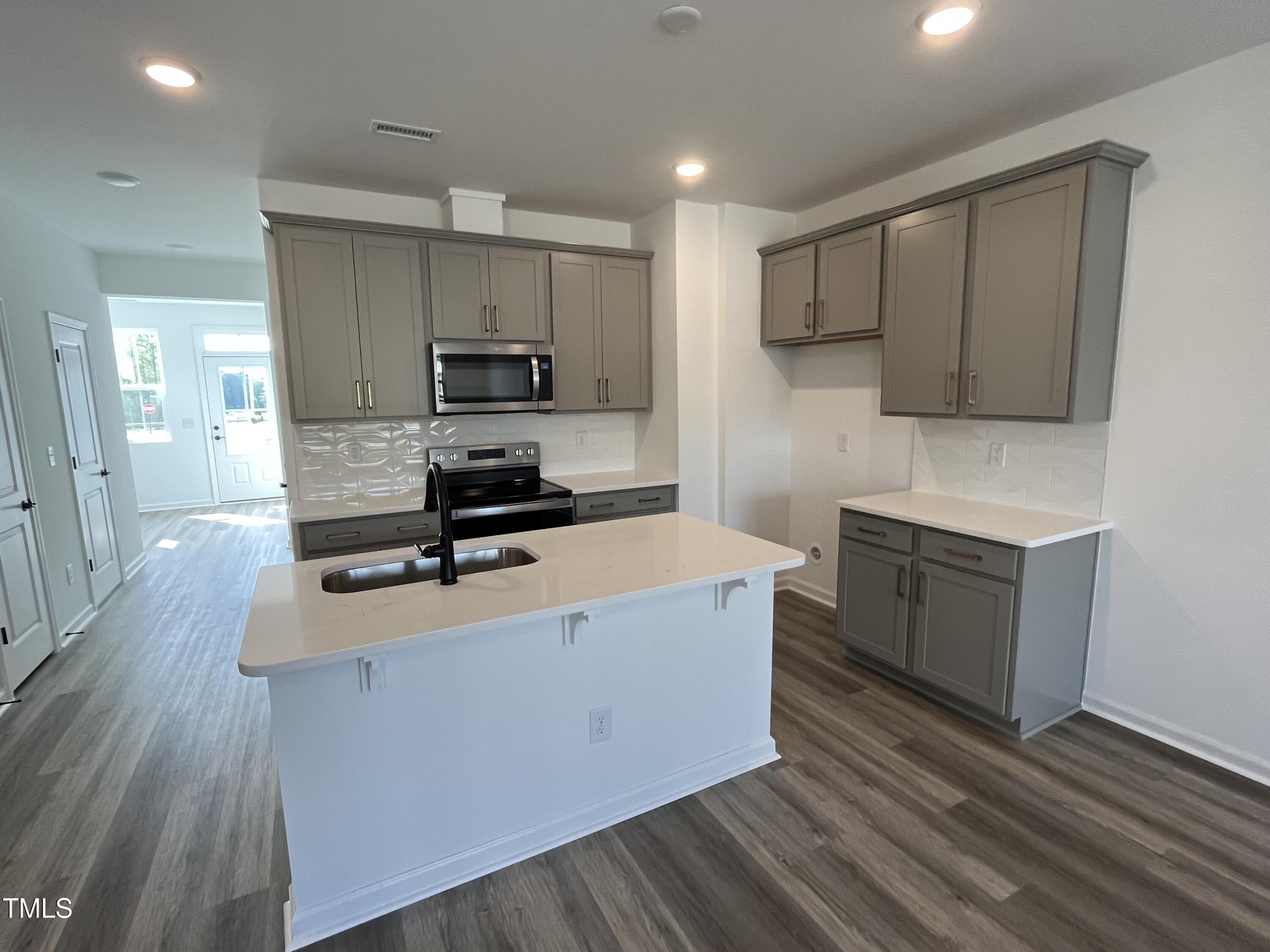 2401 Whitewing Lane