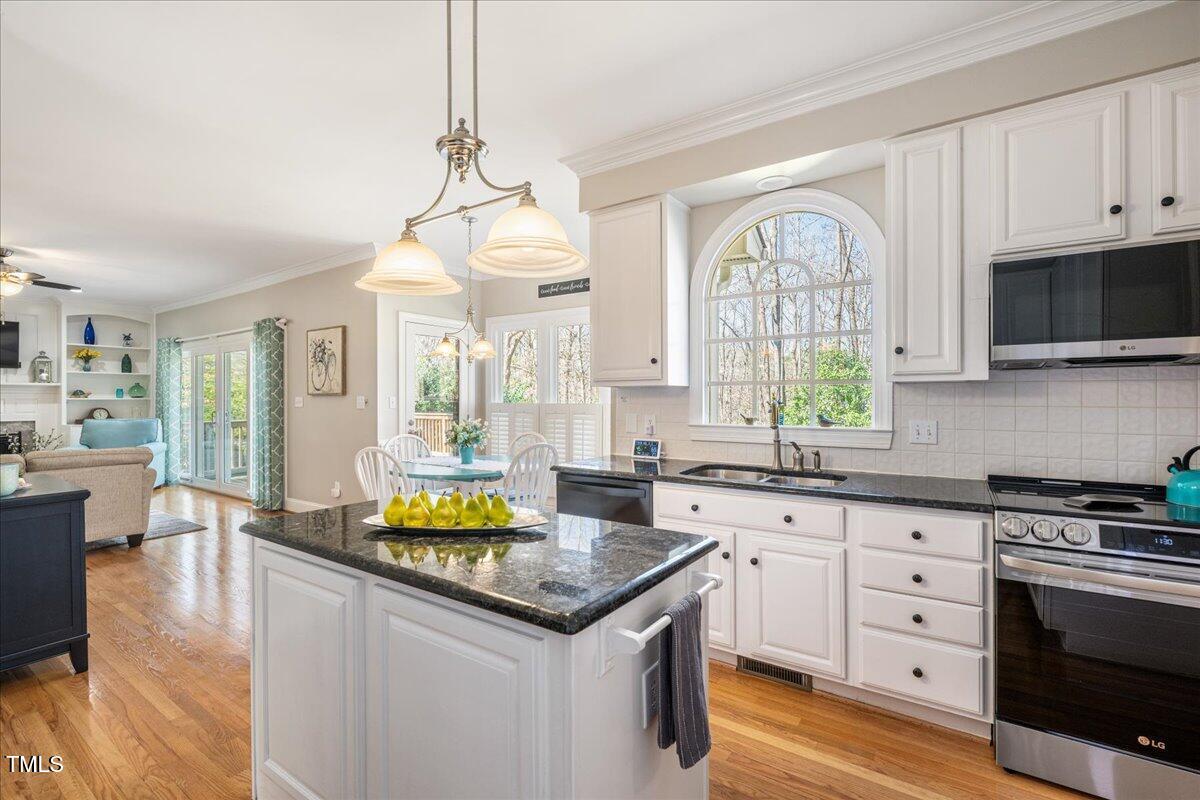 Cary, North Carolina 27518, United States, 4 Bedrooms Bedrooms, ,3 BathroomsBathrooms,Residential,Pending,83822