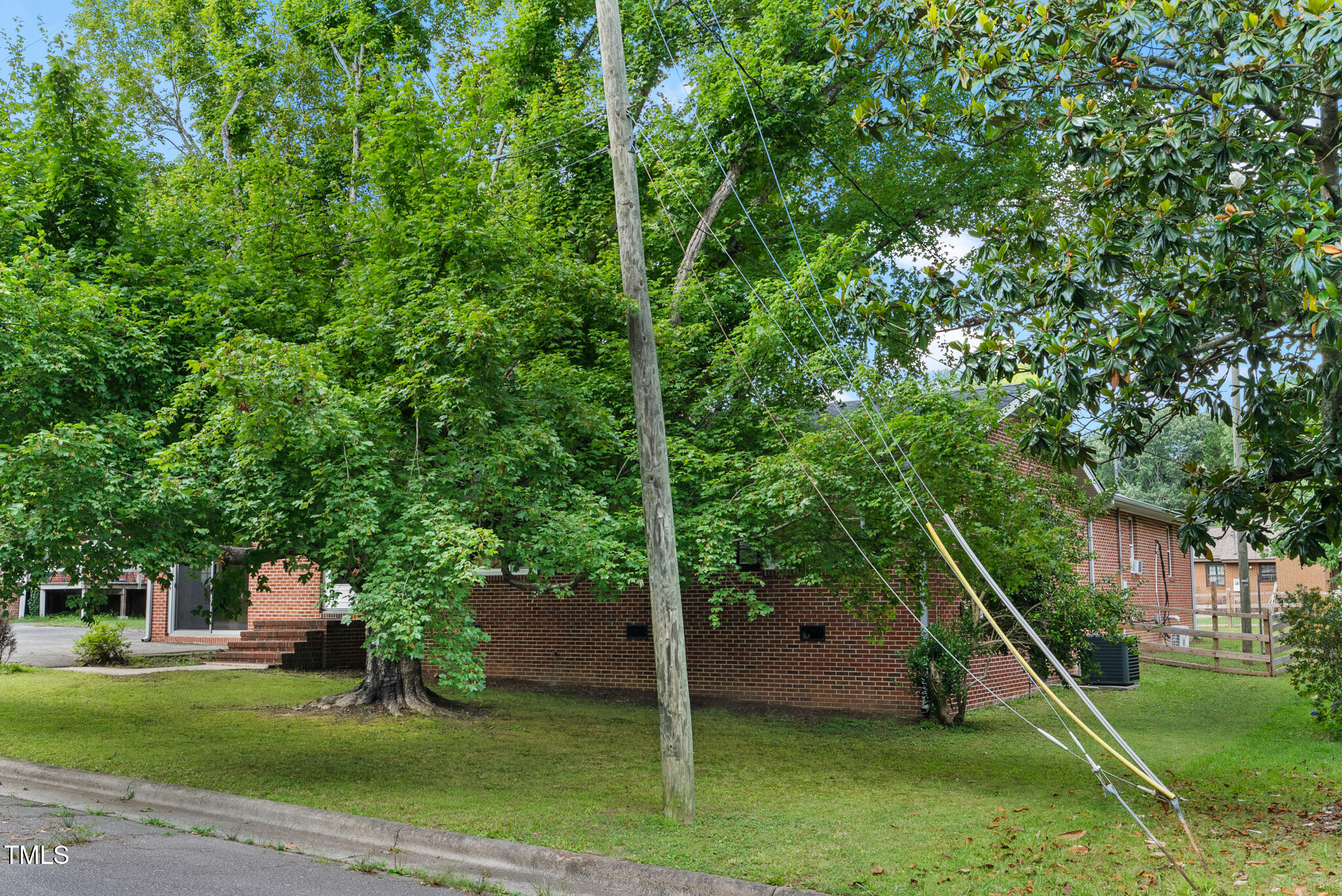 221 W Dale Drive