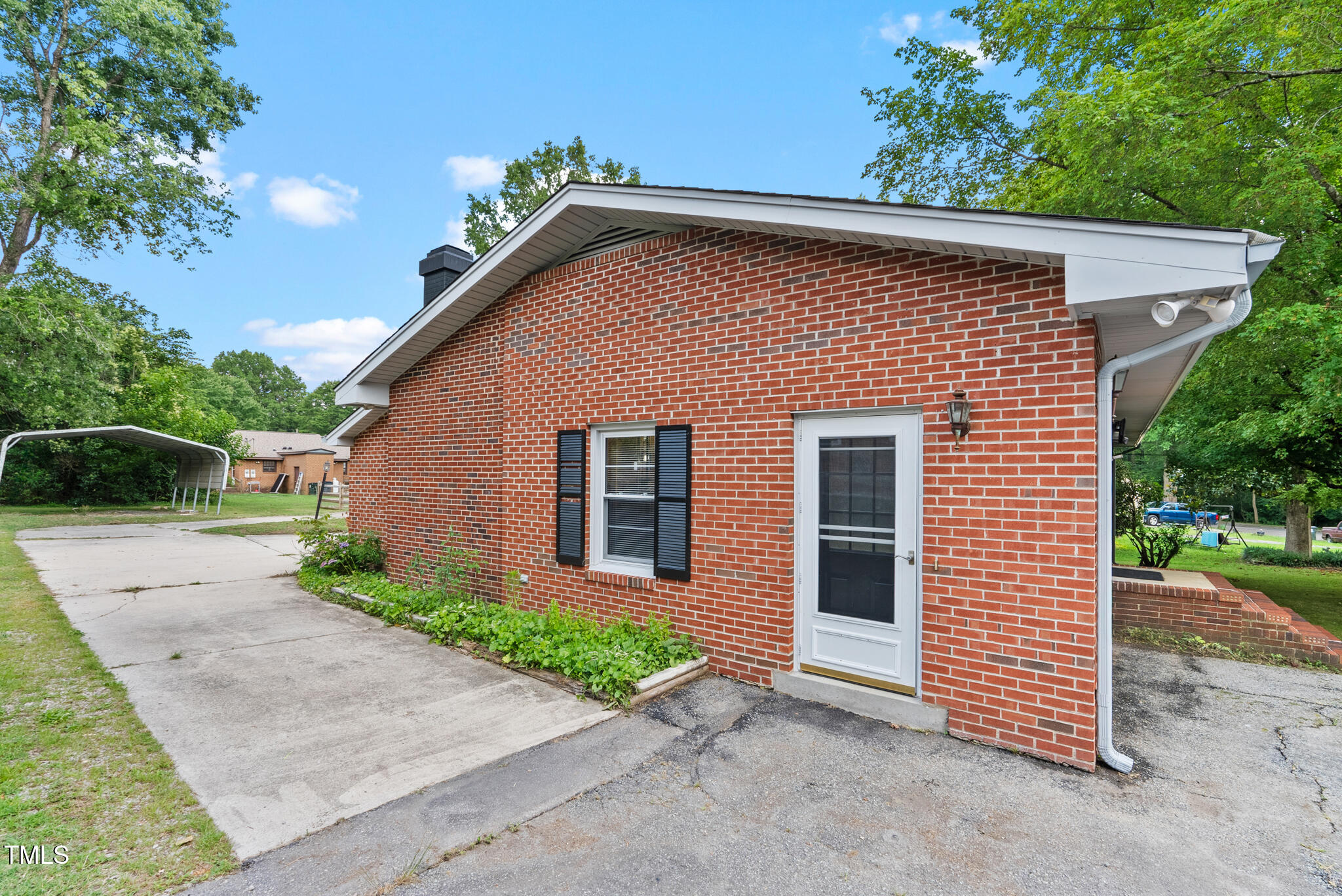 221 W Dale Drive