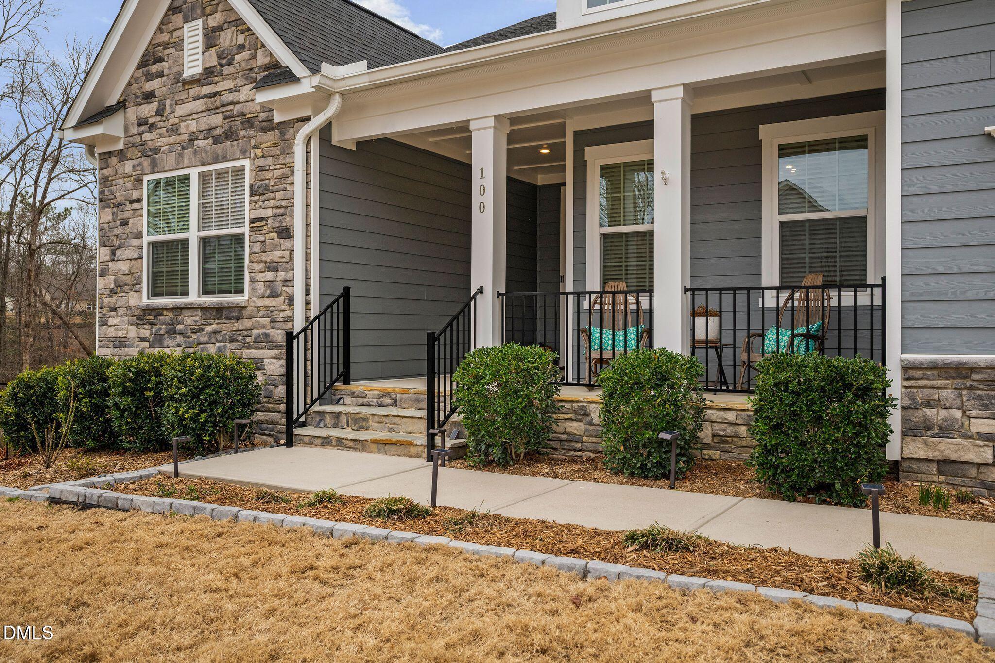 100 English Violet Lane