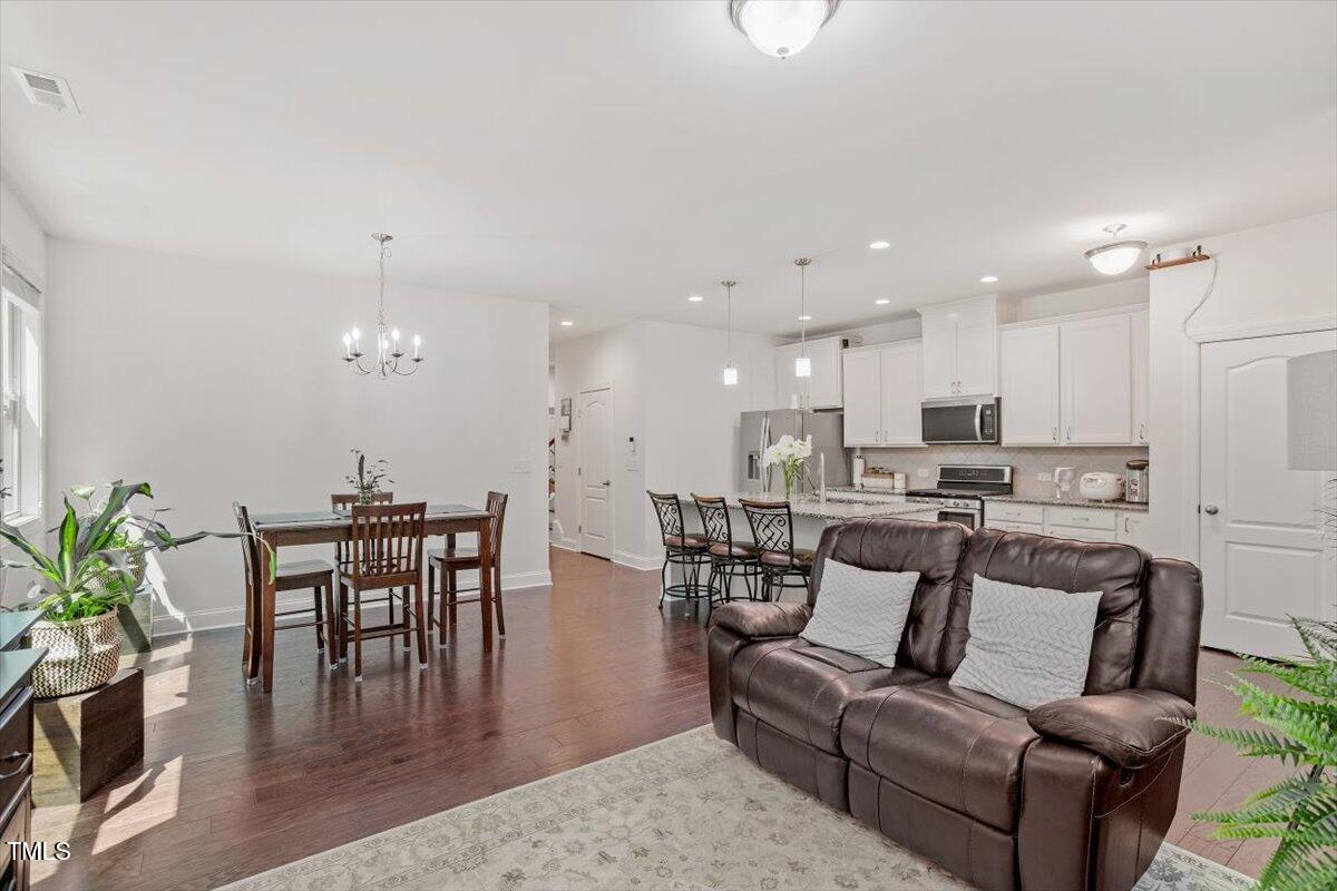1041 Cotulla Drive