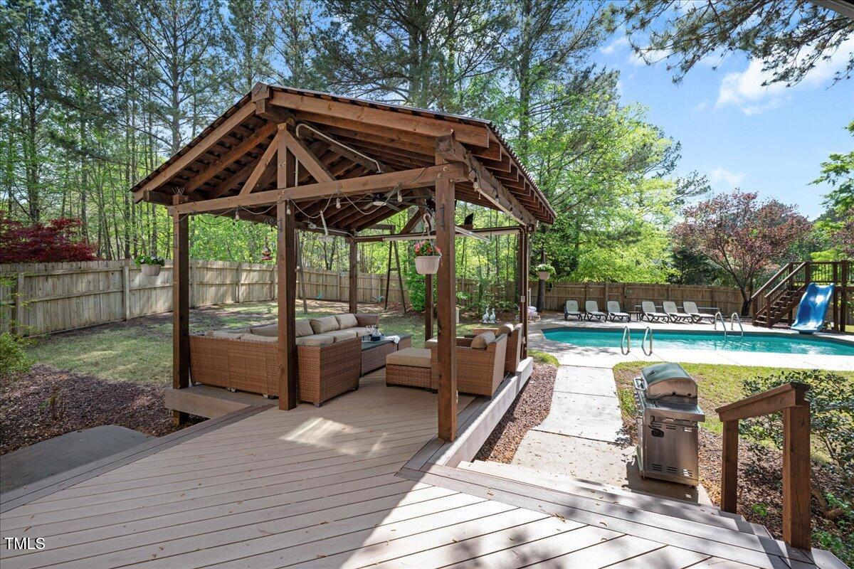 Cary, North Carolina 27513, United States, 4 Bedrooms Bedrooms, ,3 BathroomsBathrooms,Residential,Pending,106883