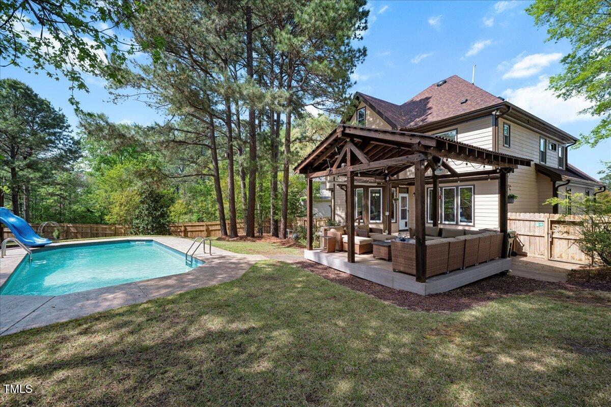 Cary, North Carolina 27513, United States, 4 Bedrooms Bedrooms, ,3 BathroomsBathrooms,Residential,Pending,106883