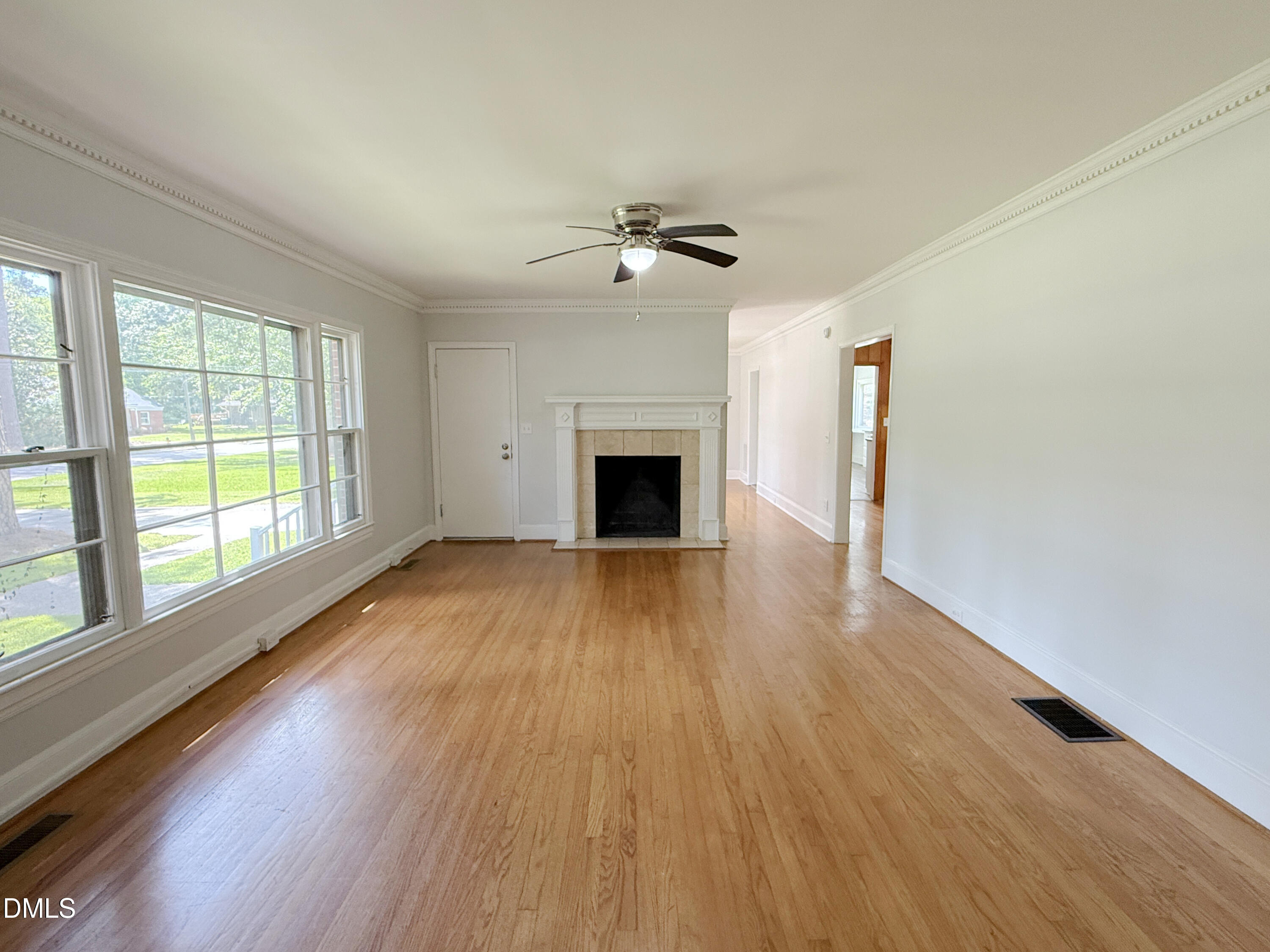 1004 W Divine Street