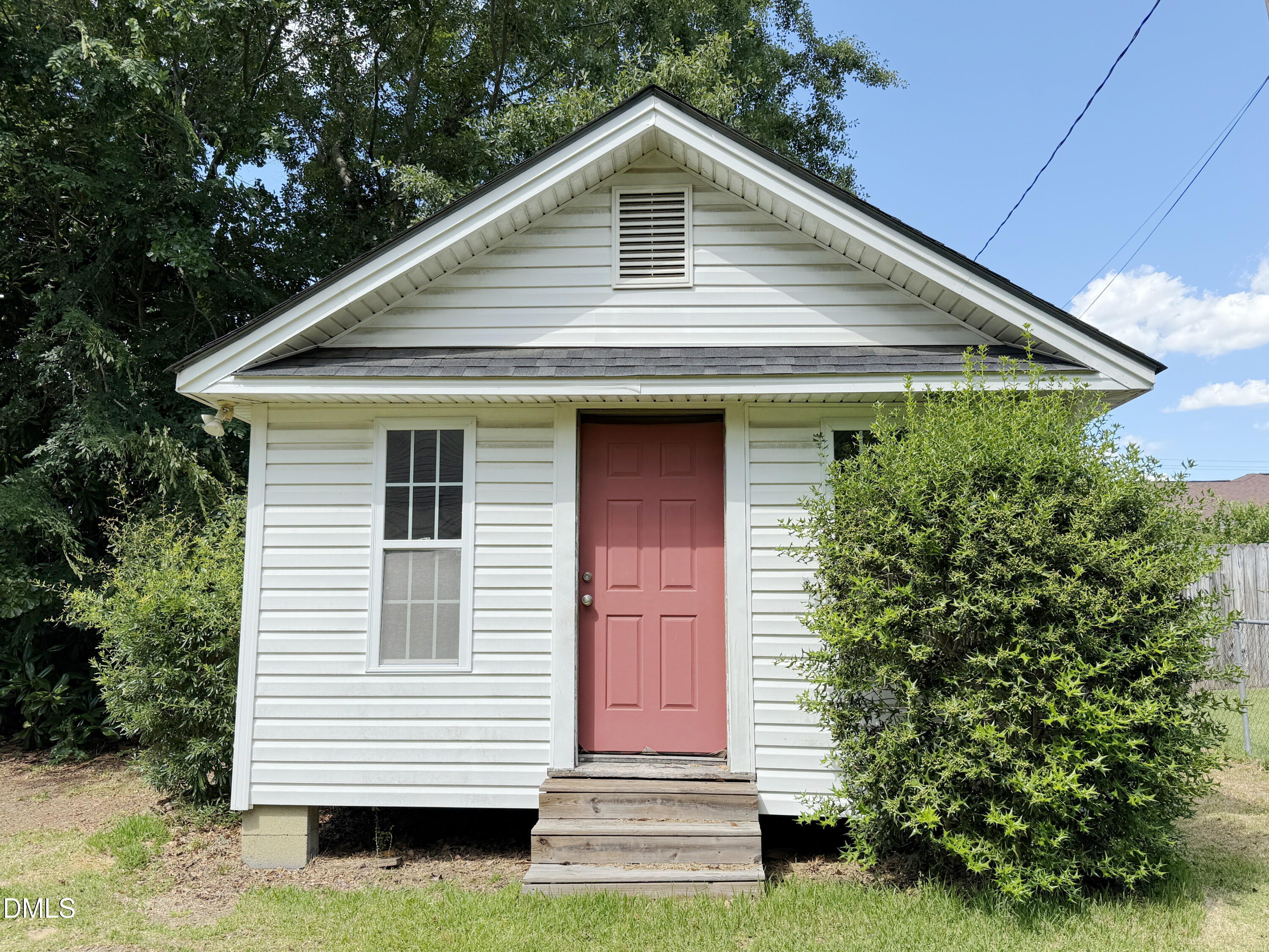 1004 W Divine Street