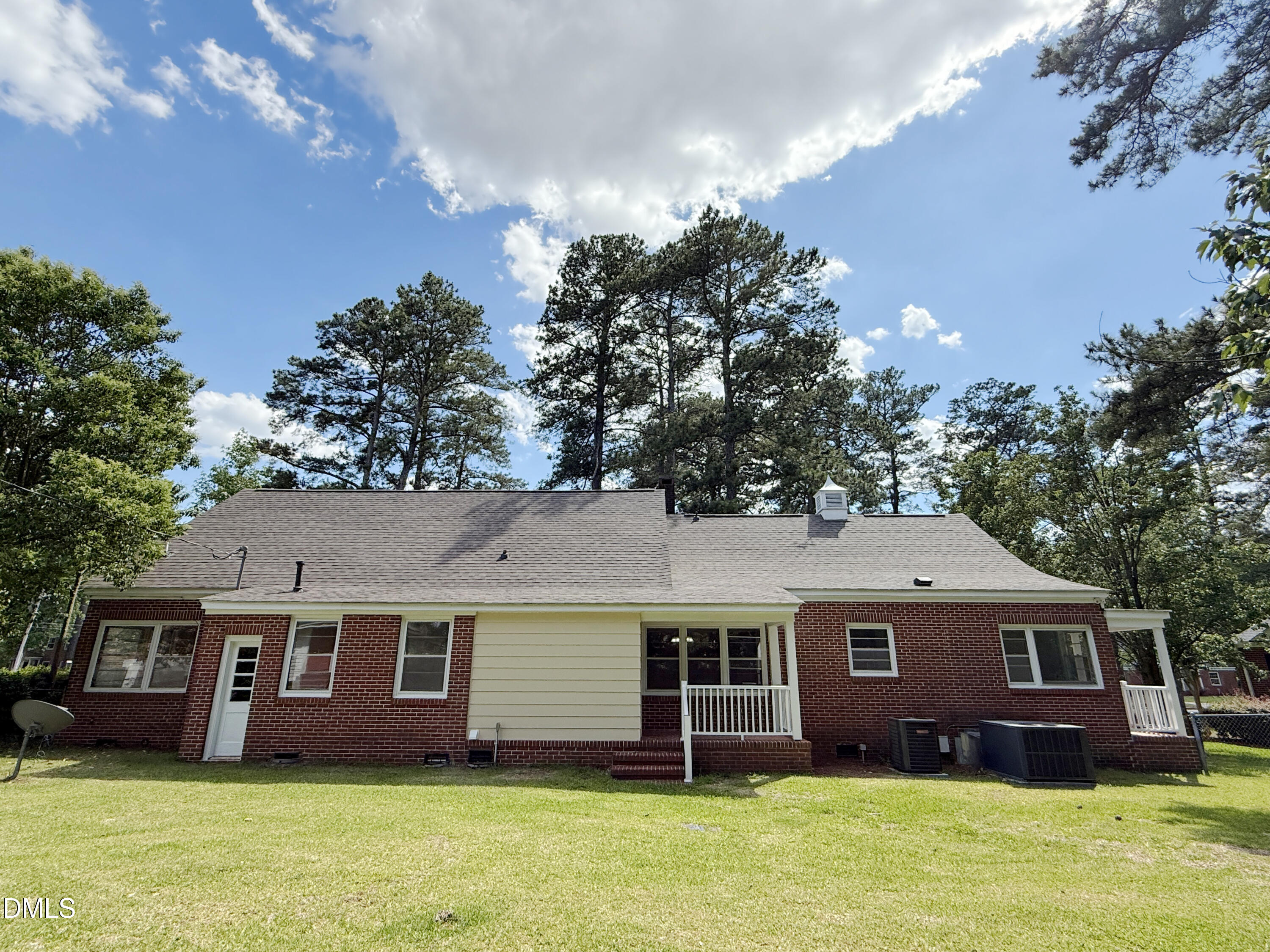 1004 W Divine Street