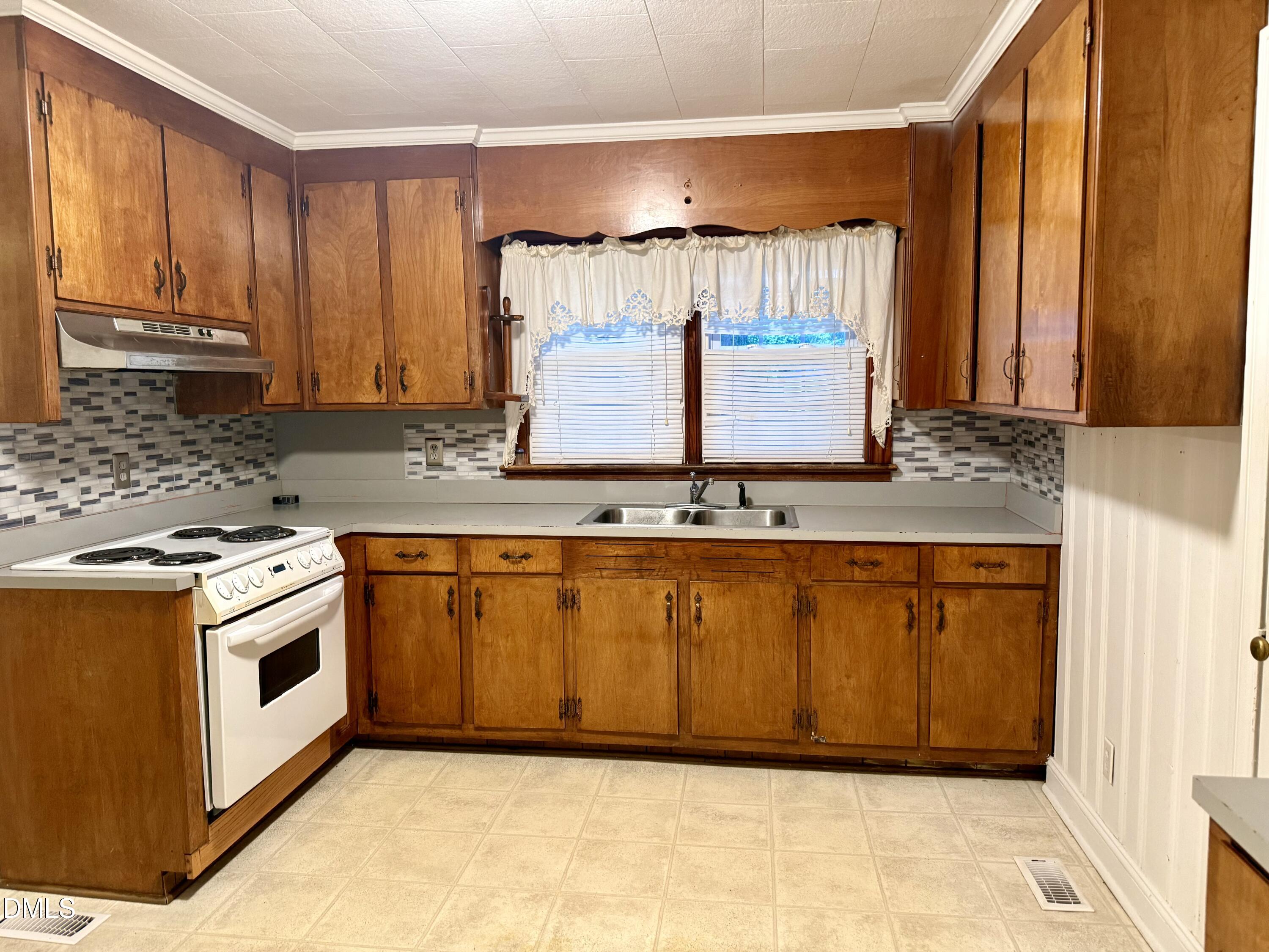 1439 Hill Road
