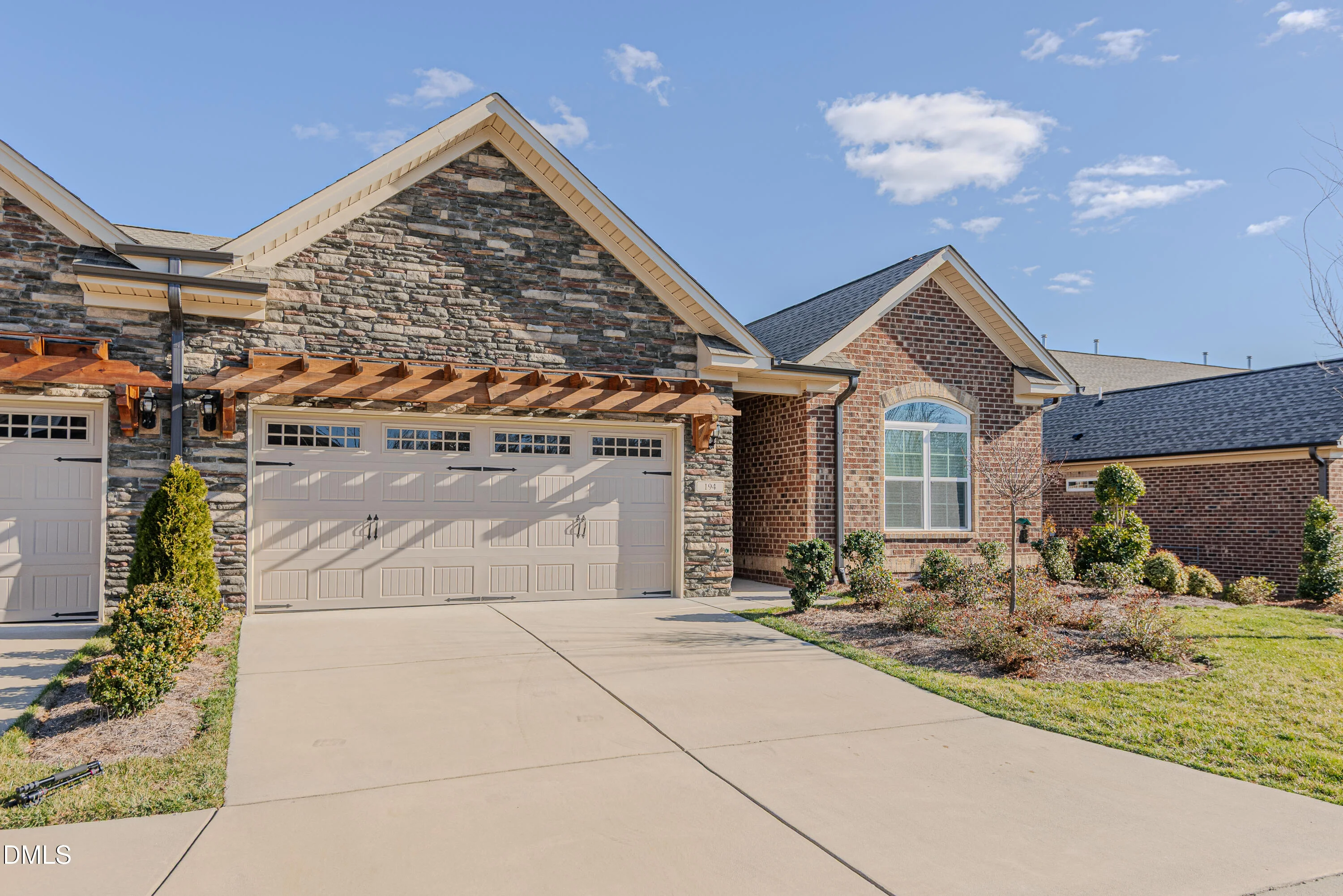 194 Dunvegan Lane