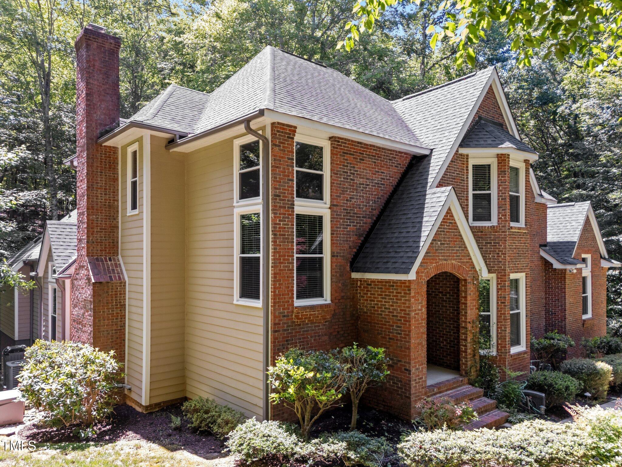 11425 Horsemans Trail