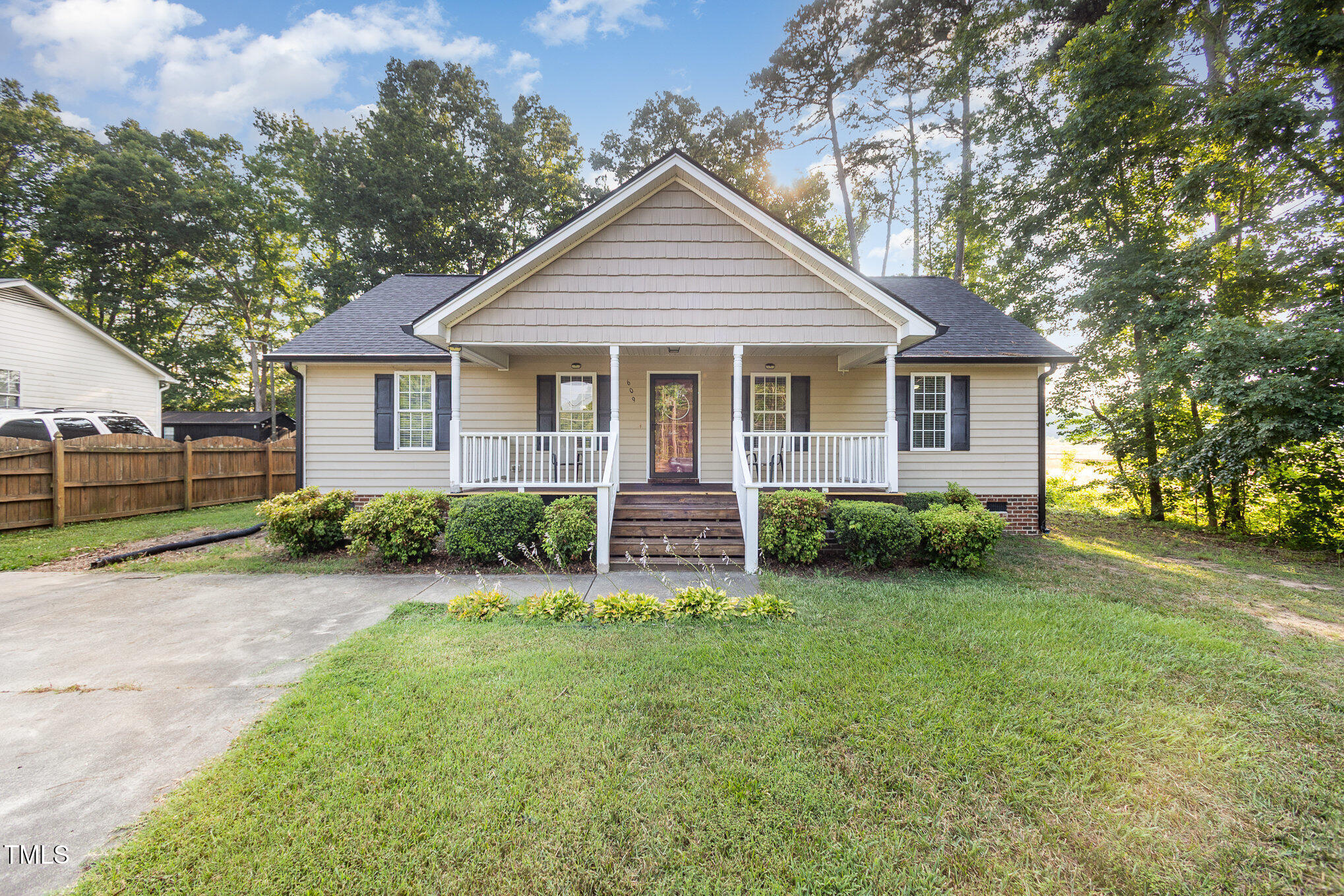 609 N Country Club Drive
