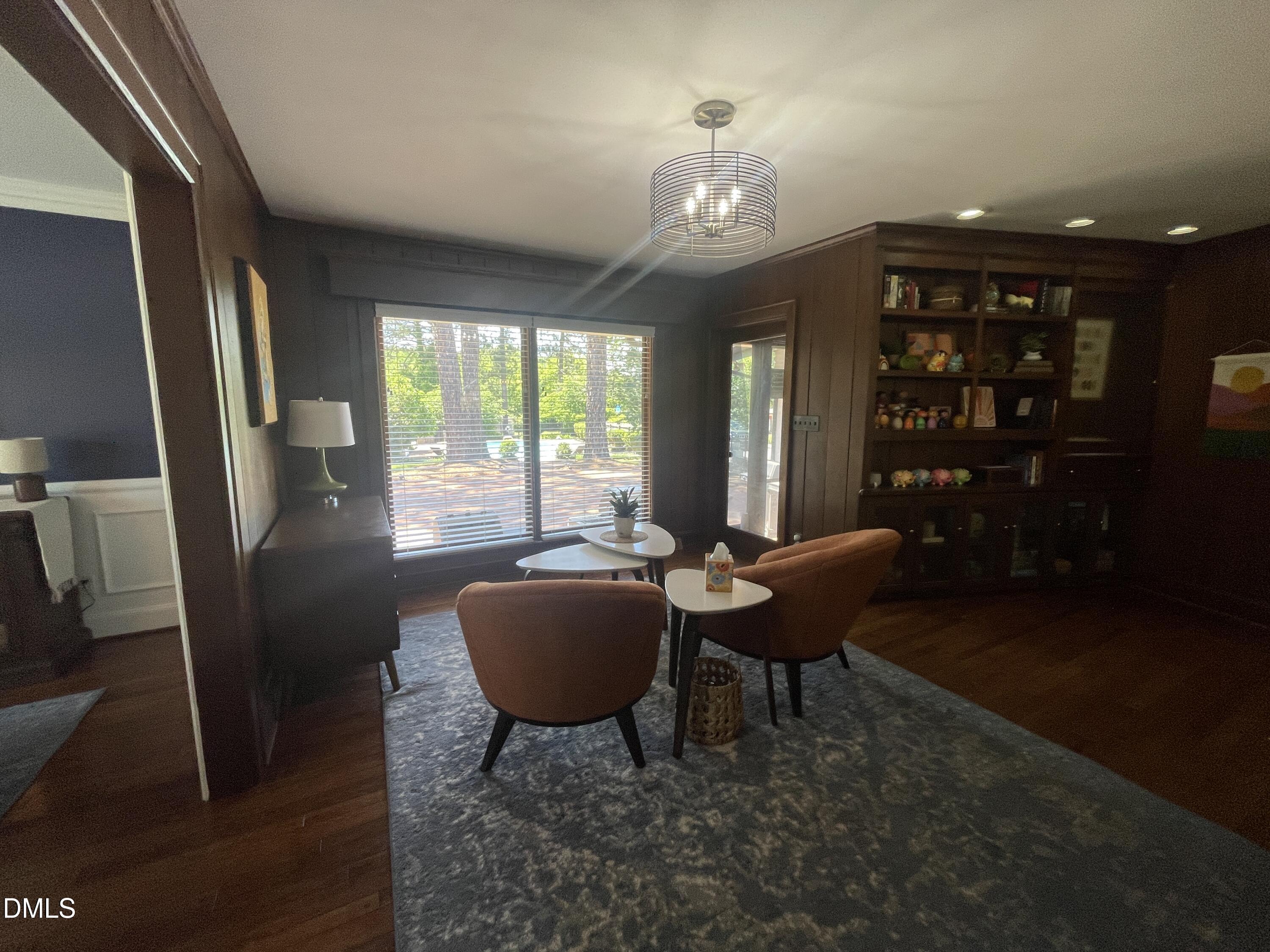 1607 Lakeshore Drive