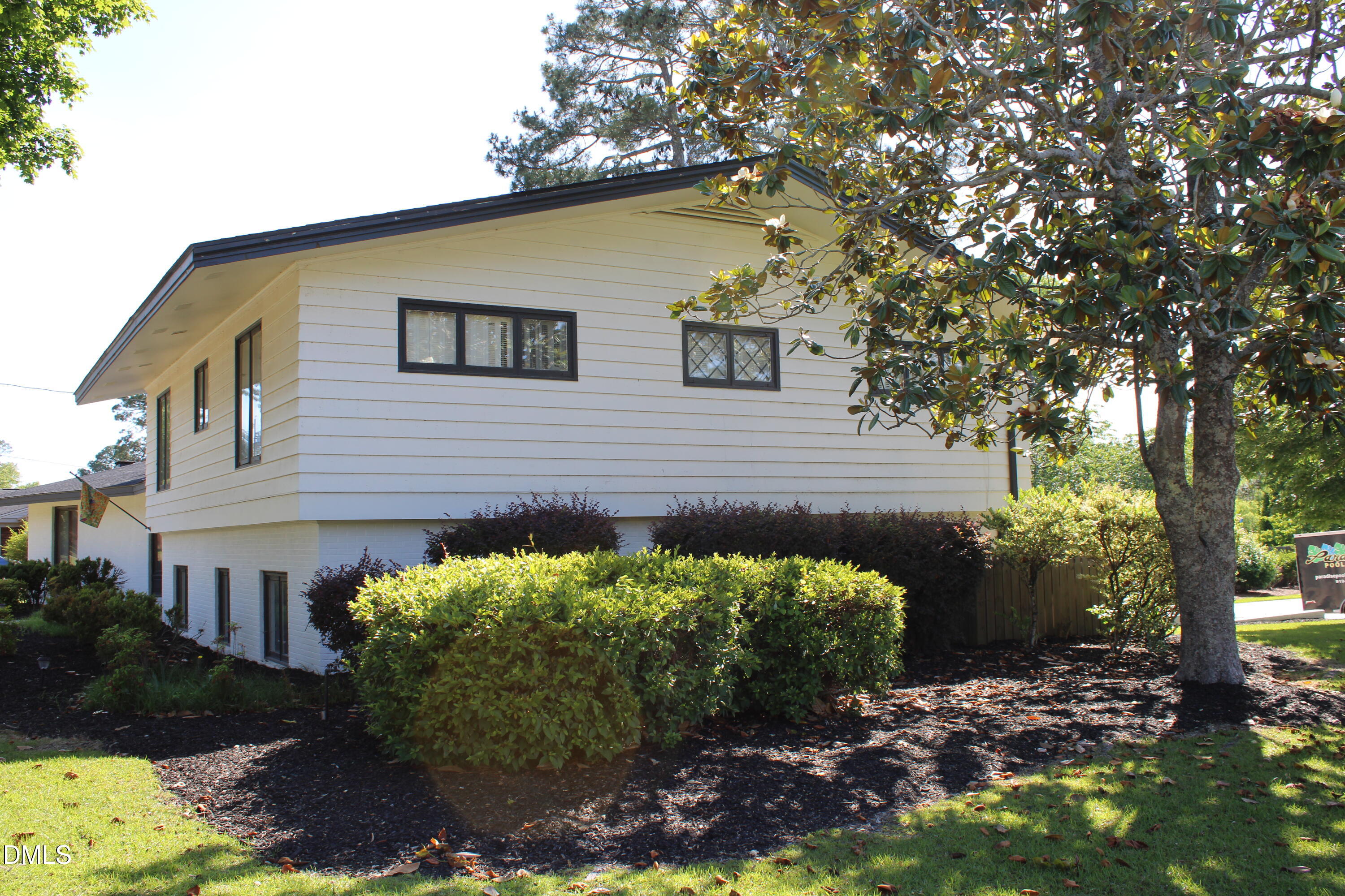 1607 Lakeshore Drive
