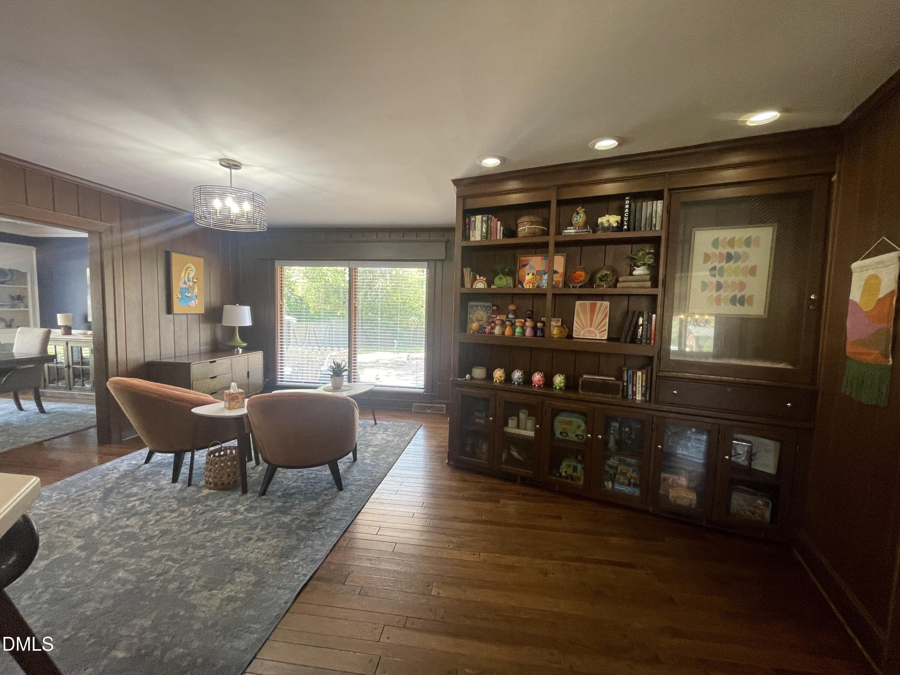 1607 Lakeshore Drive