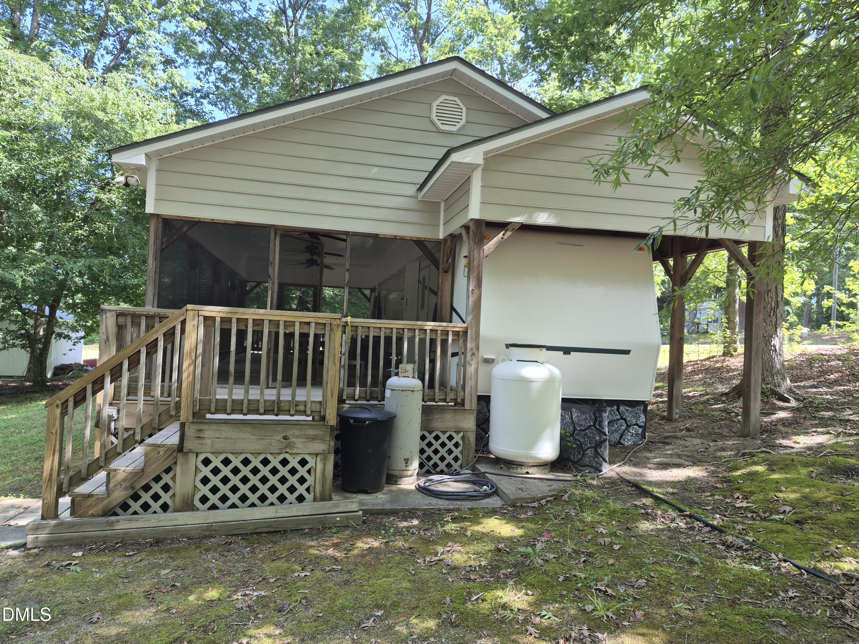 121-123 White Eagle Drive
