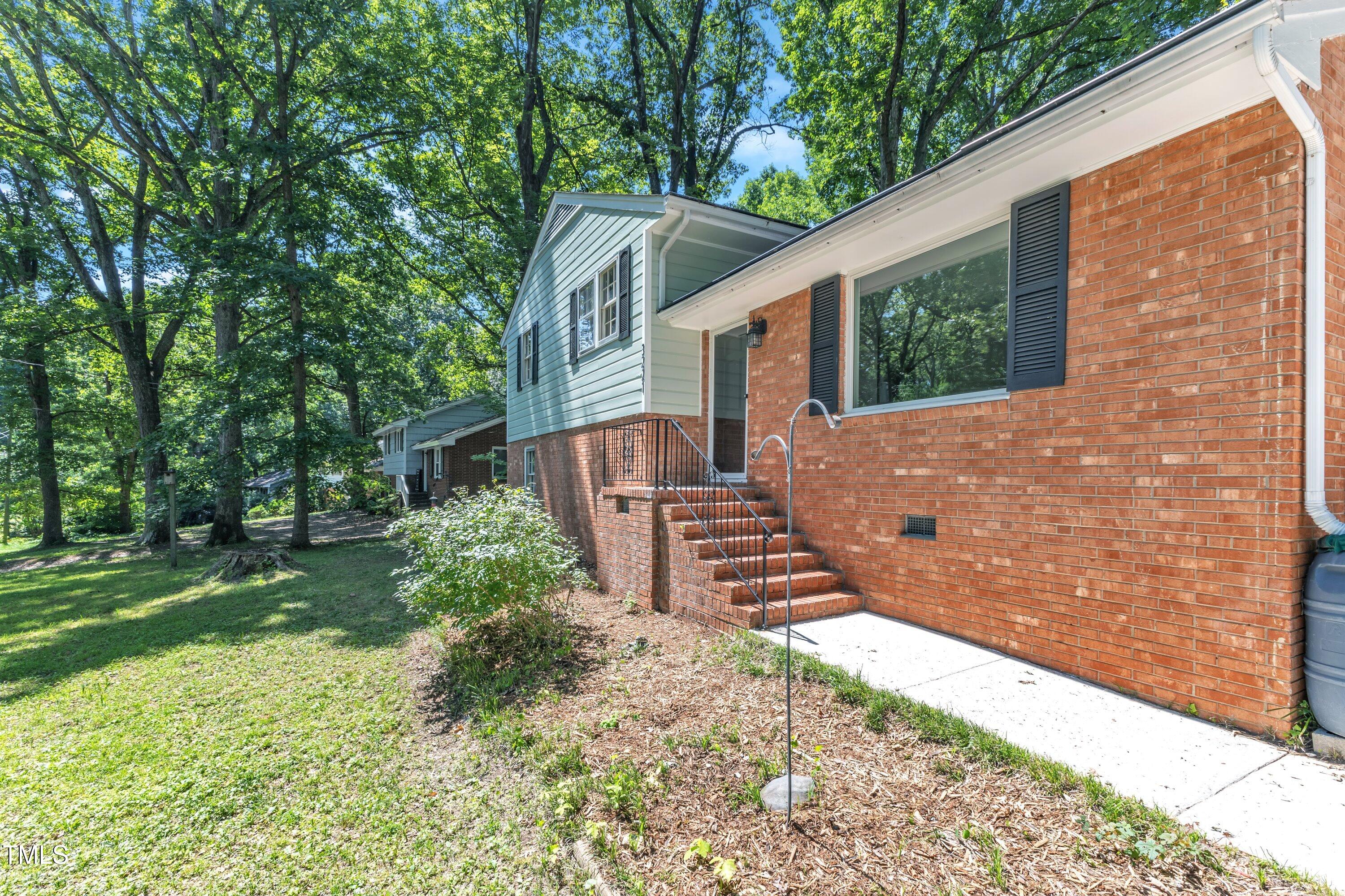 3221 Ward Road