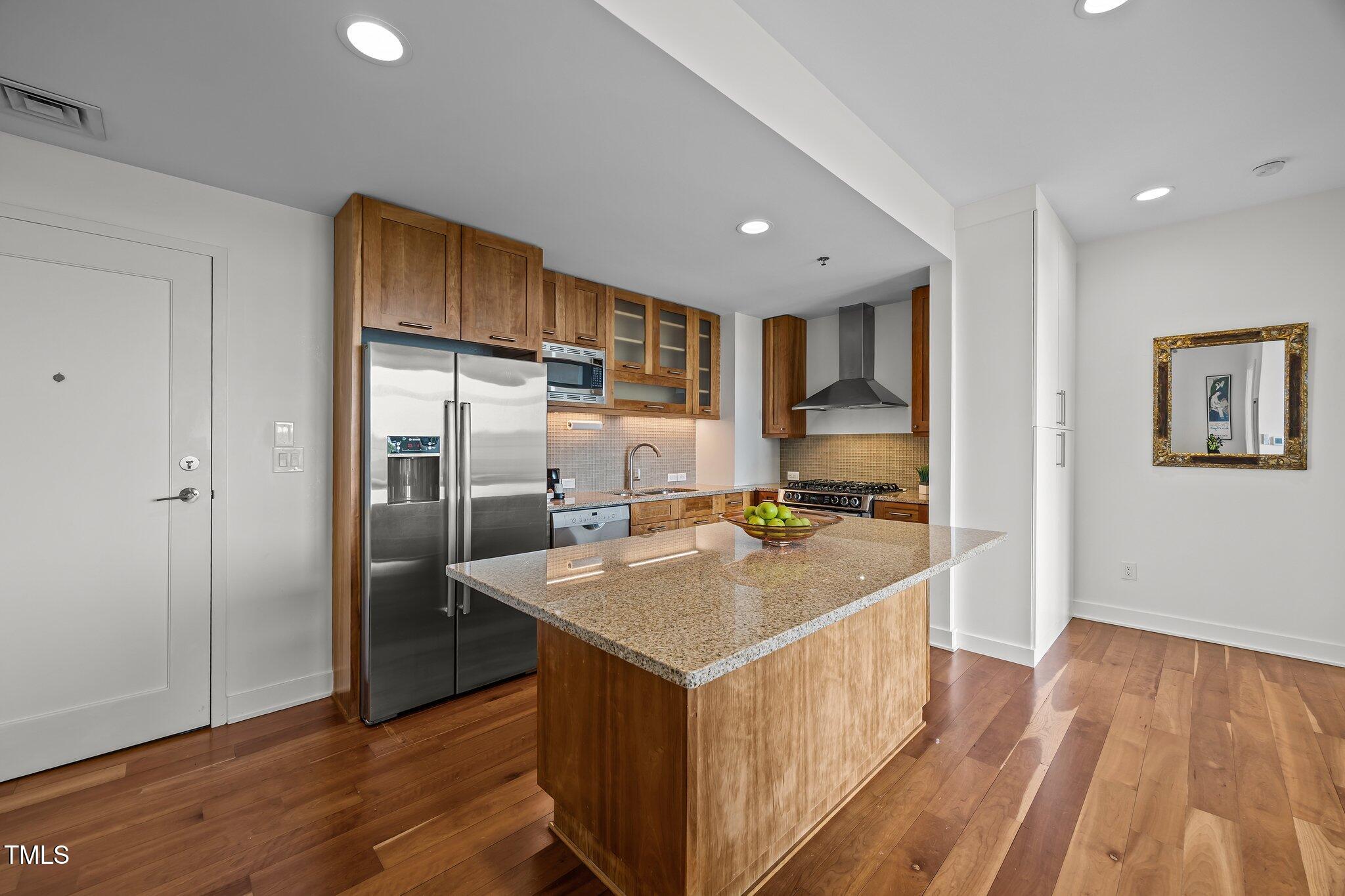 601 W Rosemary Street 418