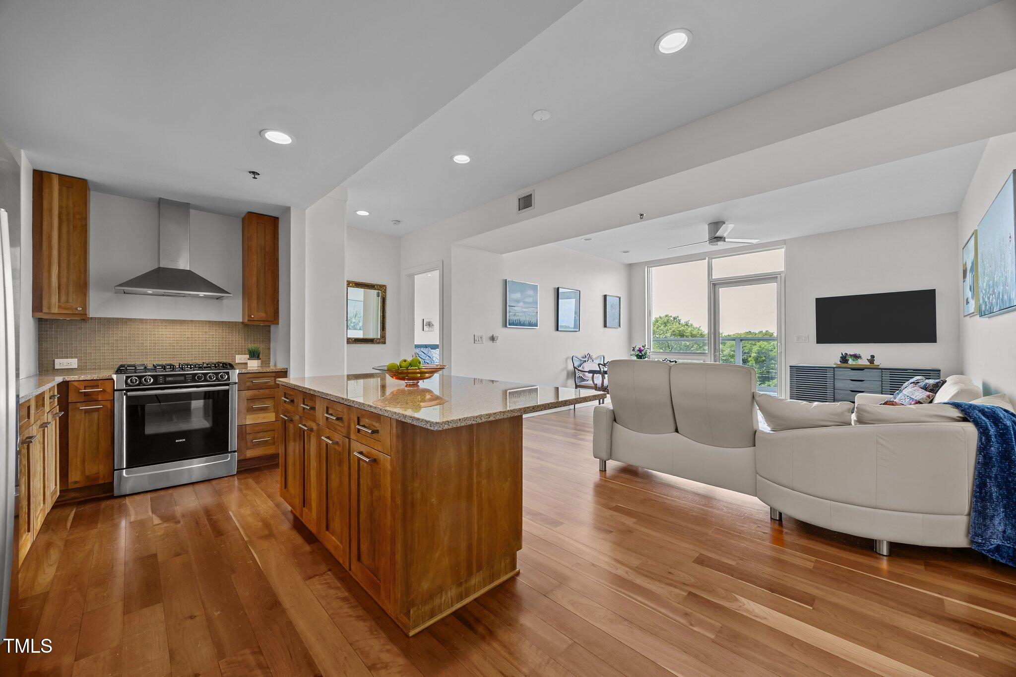601 W Rosemary Street 418