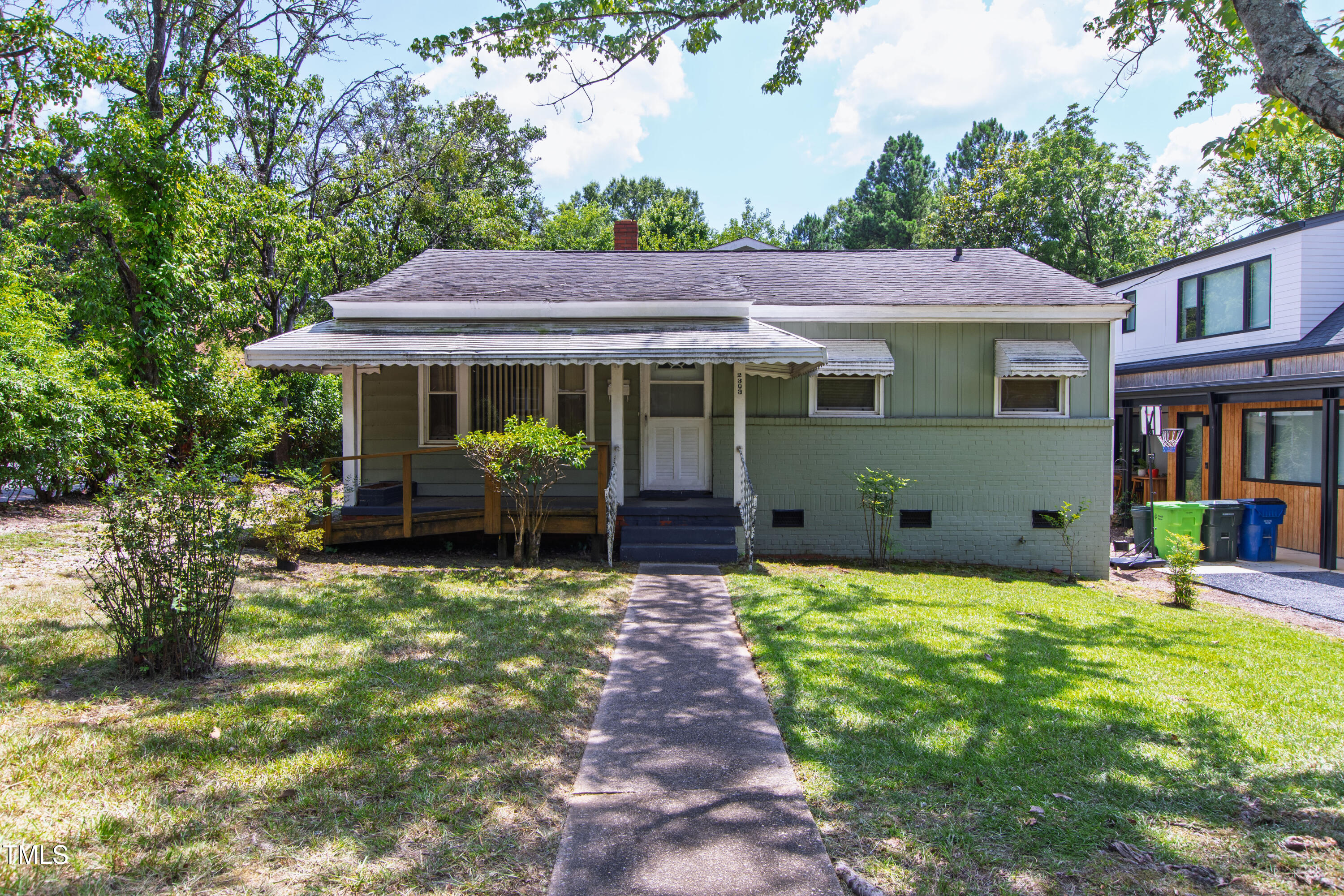 2303 Van Dyke Avenue