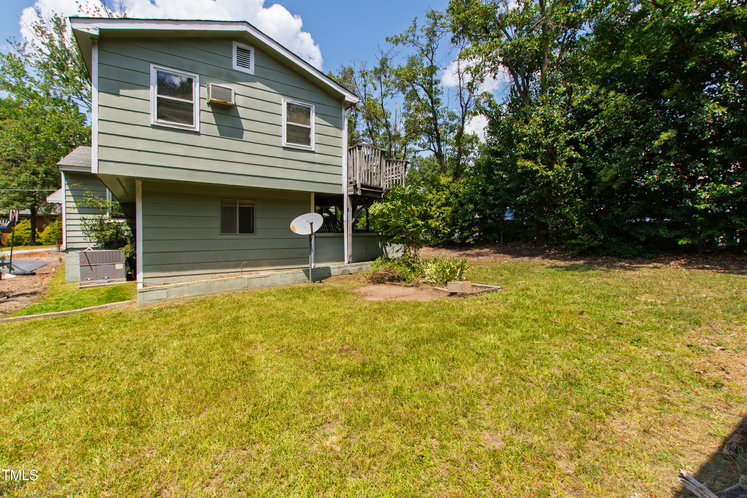 2303 Van Dyke Avenue