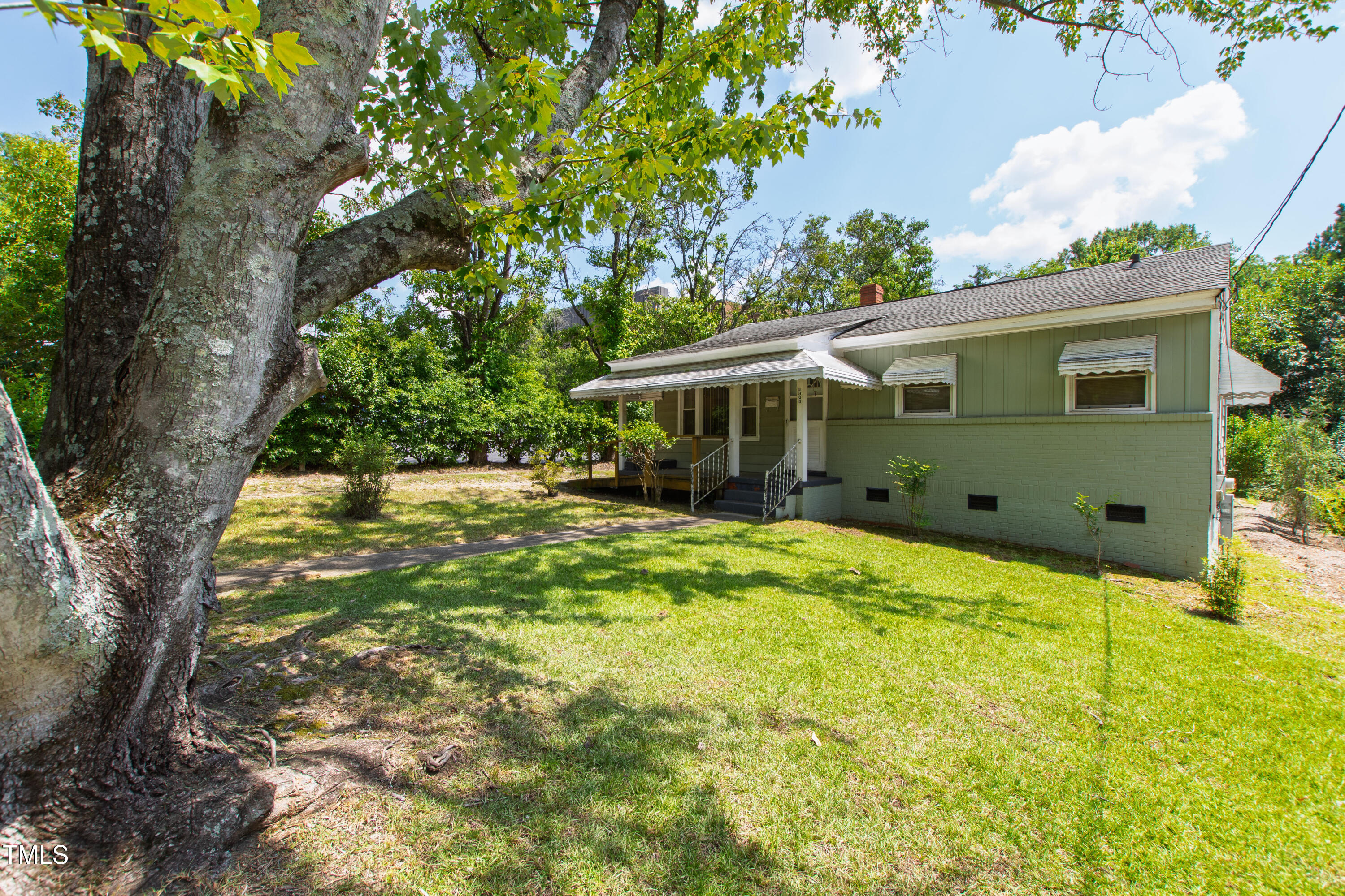 2303 Van Dyke Avenue