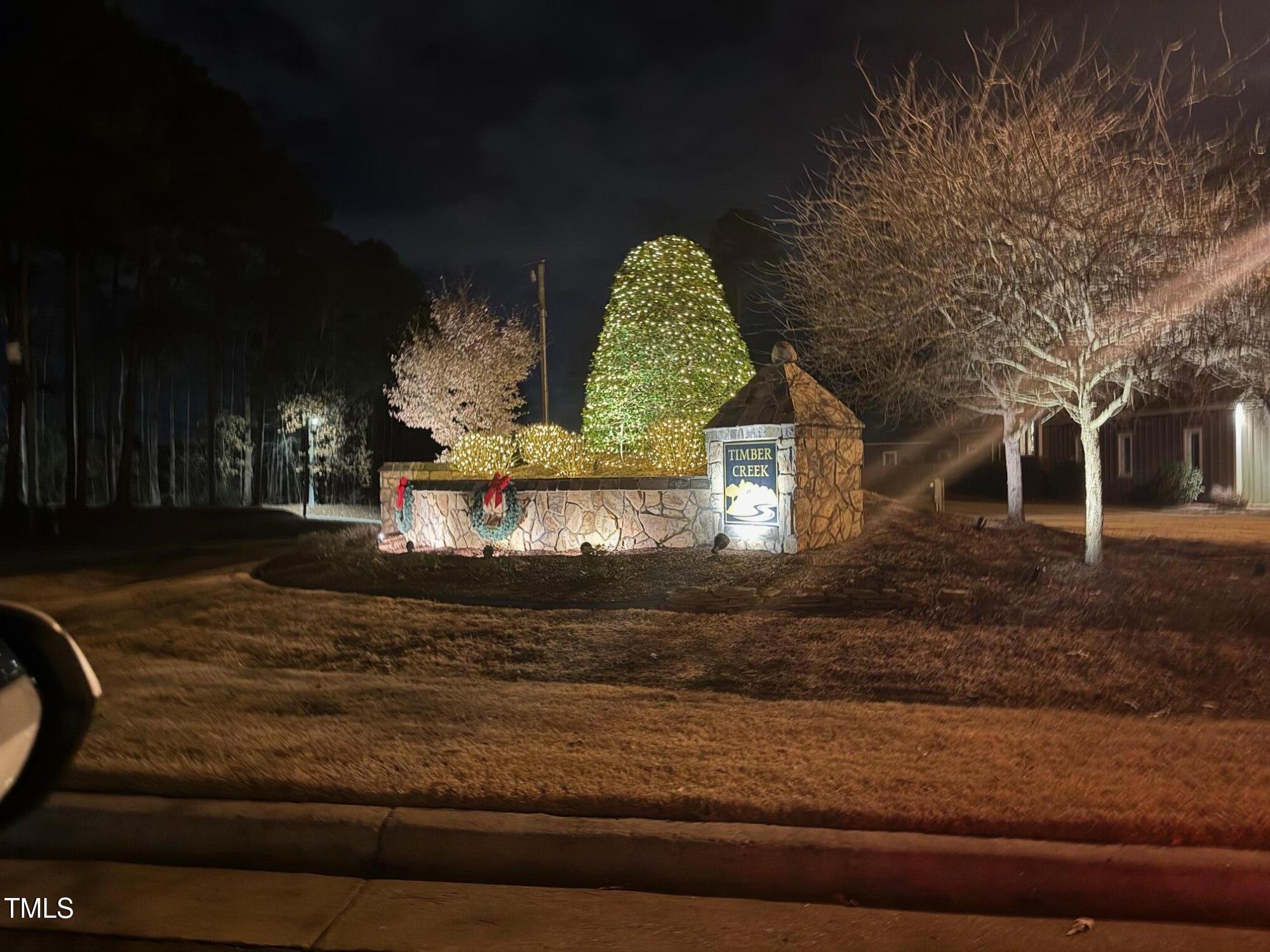 3327 Oak Leaf Drive
