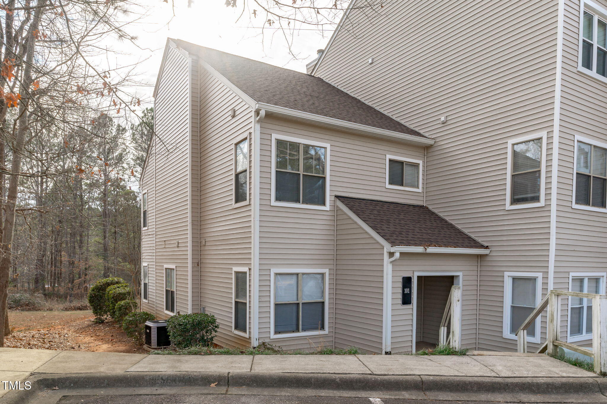 6131 Summerpointe Place 101