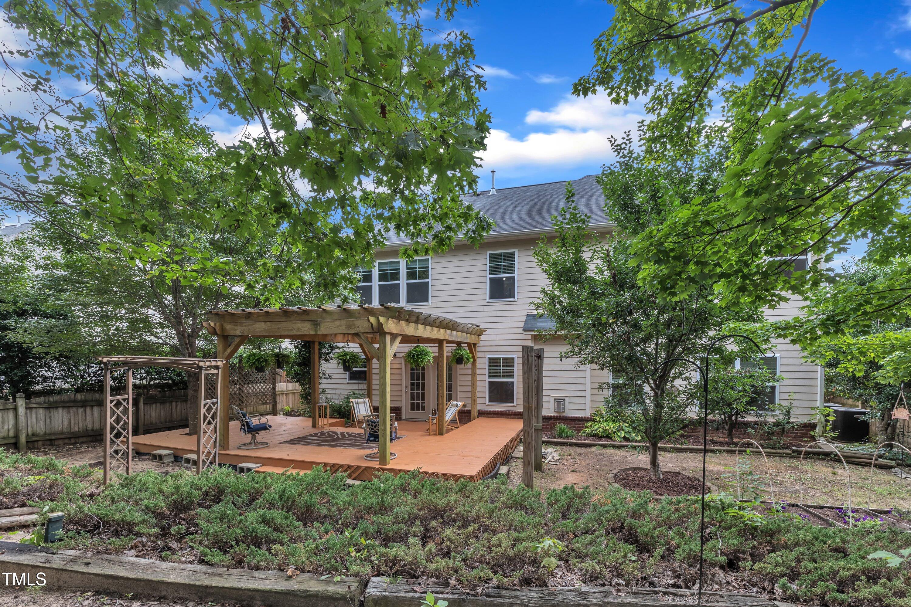 417 Shorehouse Way